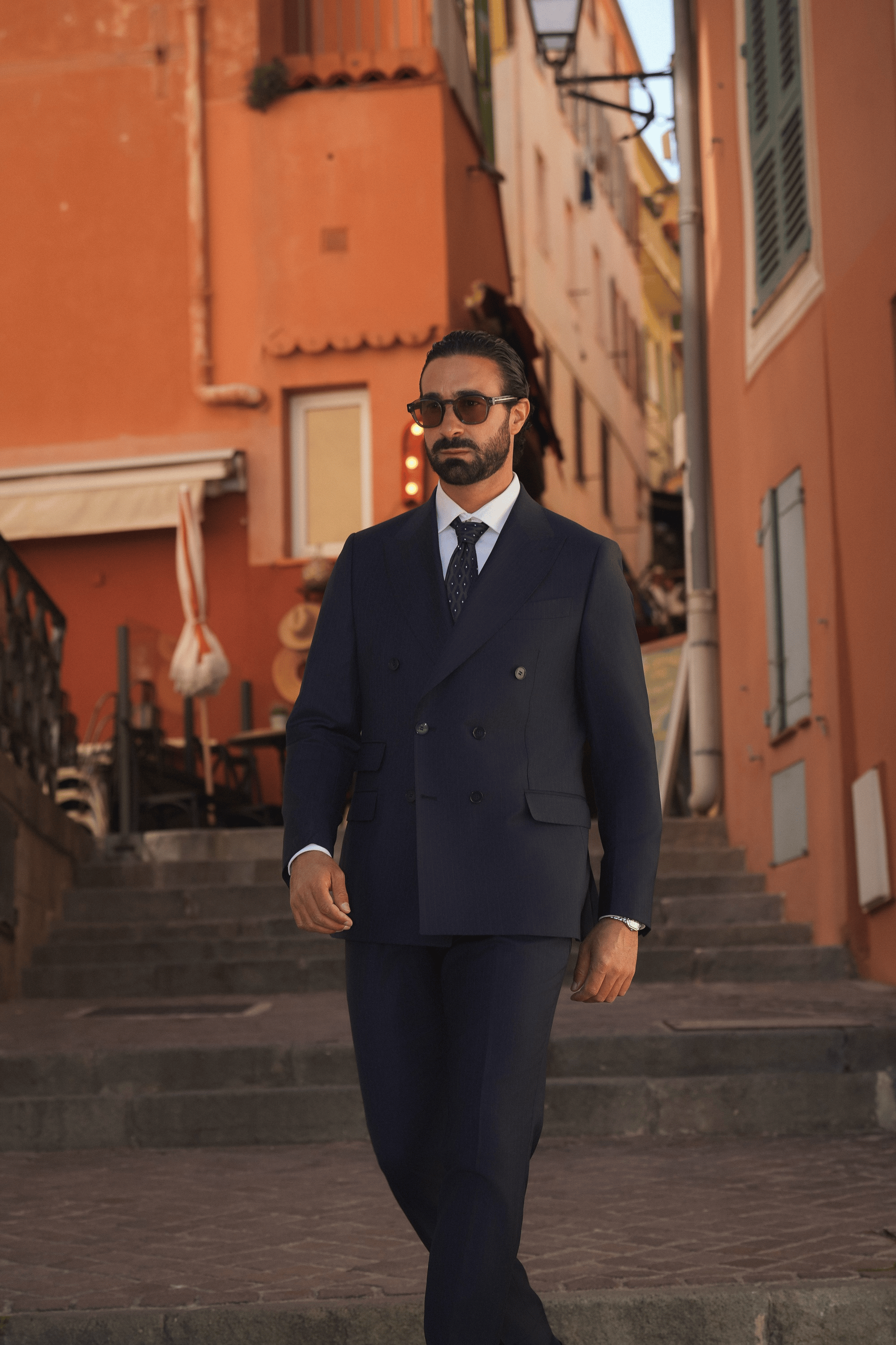 Dunkelblauer Slim-Fit Super 130’s Wollanzug mit Nadelstreifen und Zweireiher