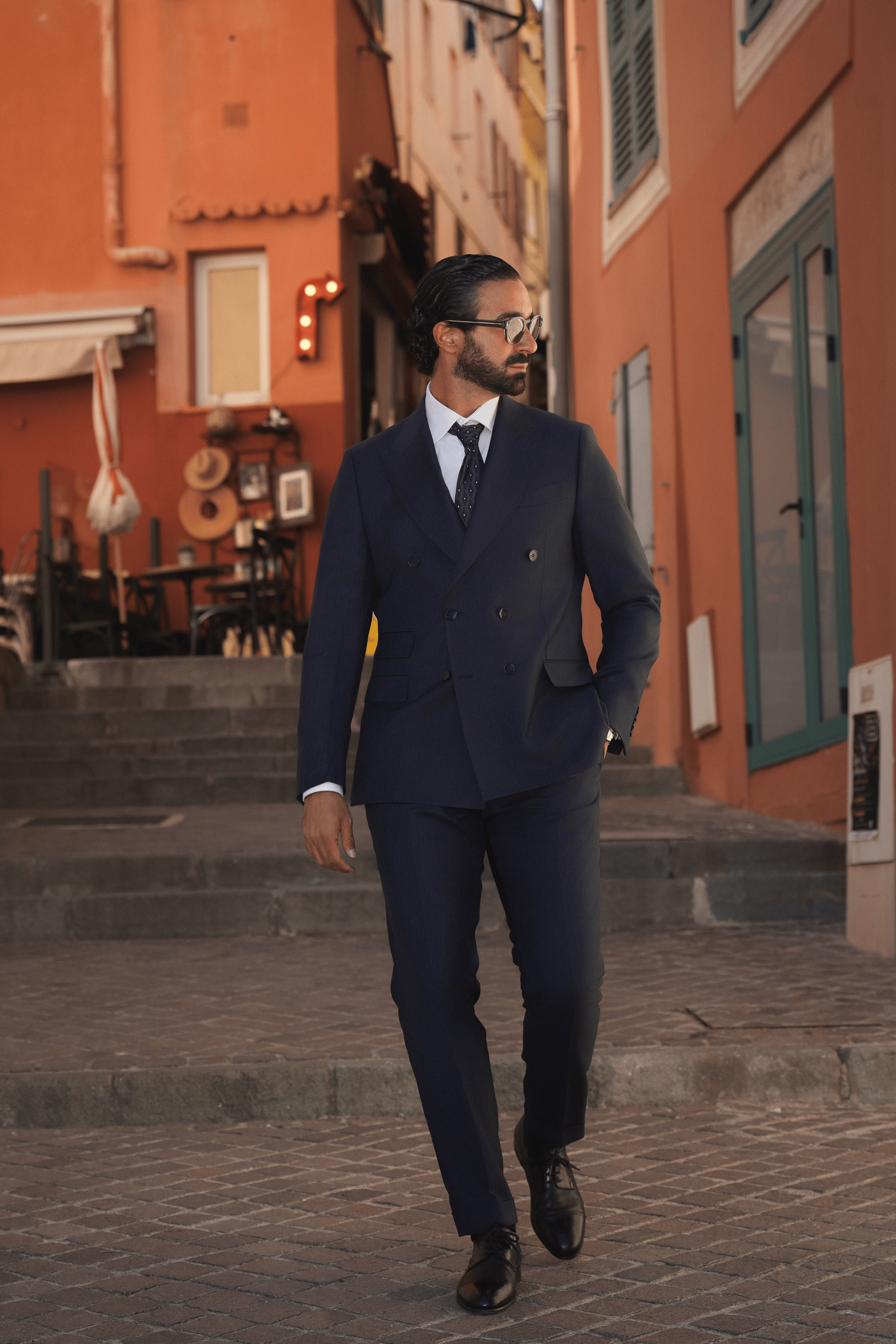 Dunkelblauer Slim-Fit Super 130’s Wollanzug mit Nadelstreifen und Zweireiher