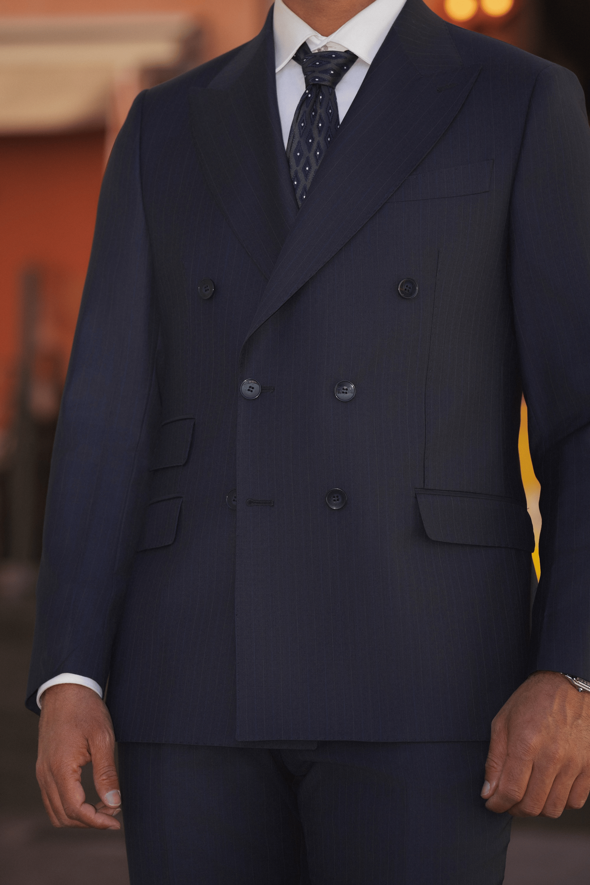 Dunkelblauer Slim-Fit Super 130’s Wollanzug mit Nadelstreifen und Zweireiher