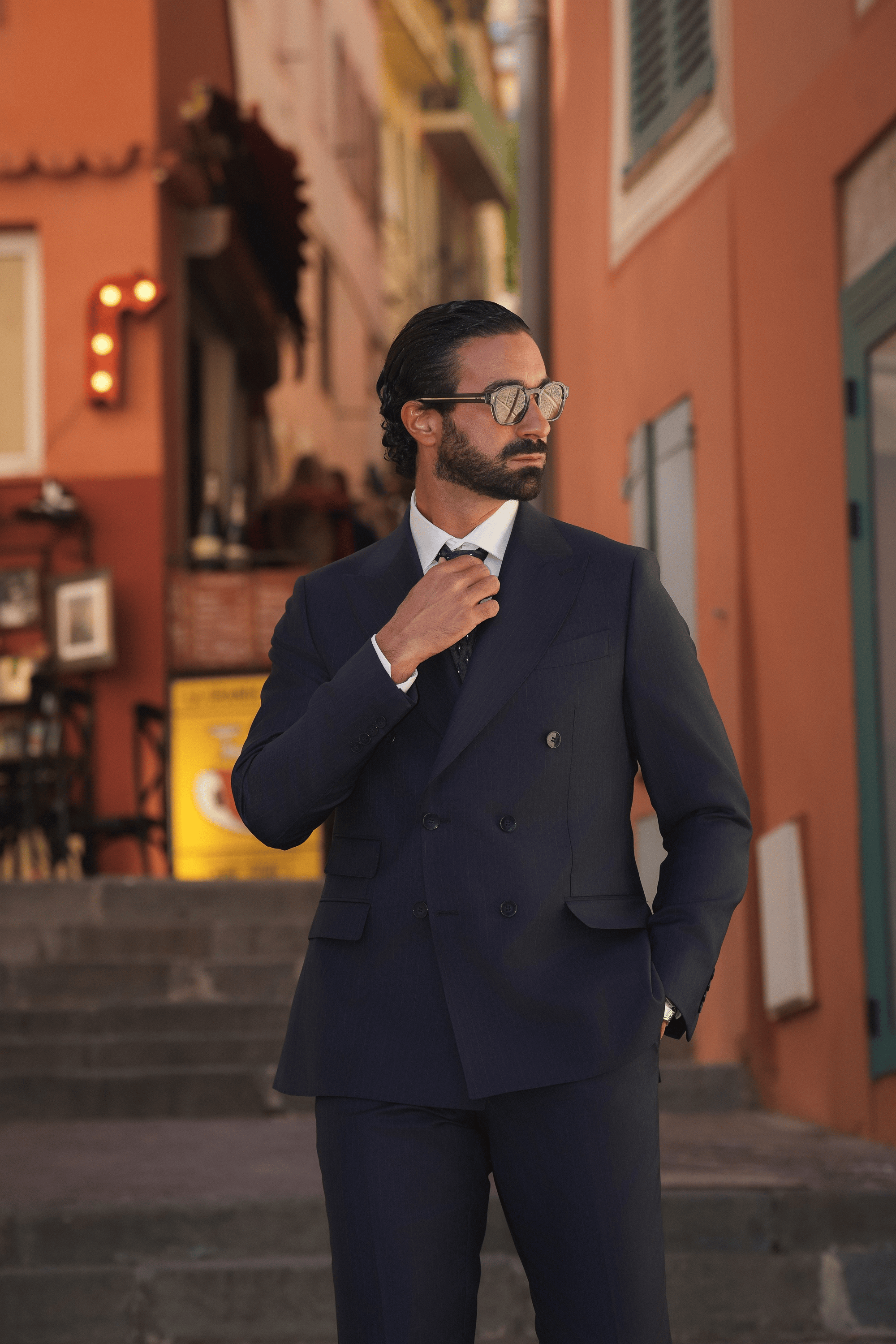 Dunkelblauer Slim-Fit Super 130’s Wollanzug mit Nadelstreifen und Zweireiher