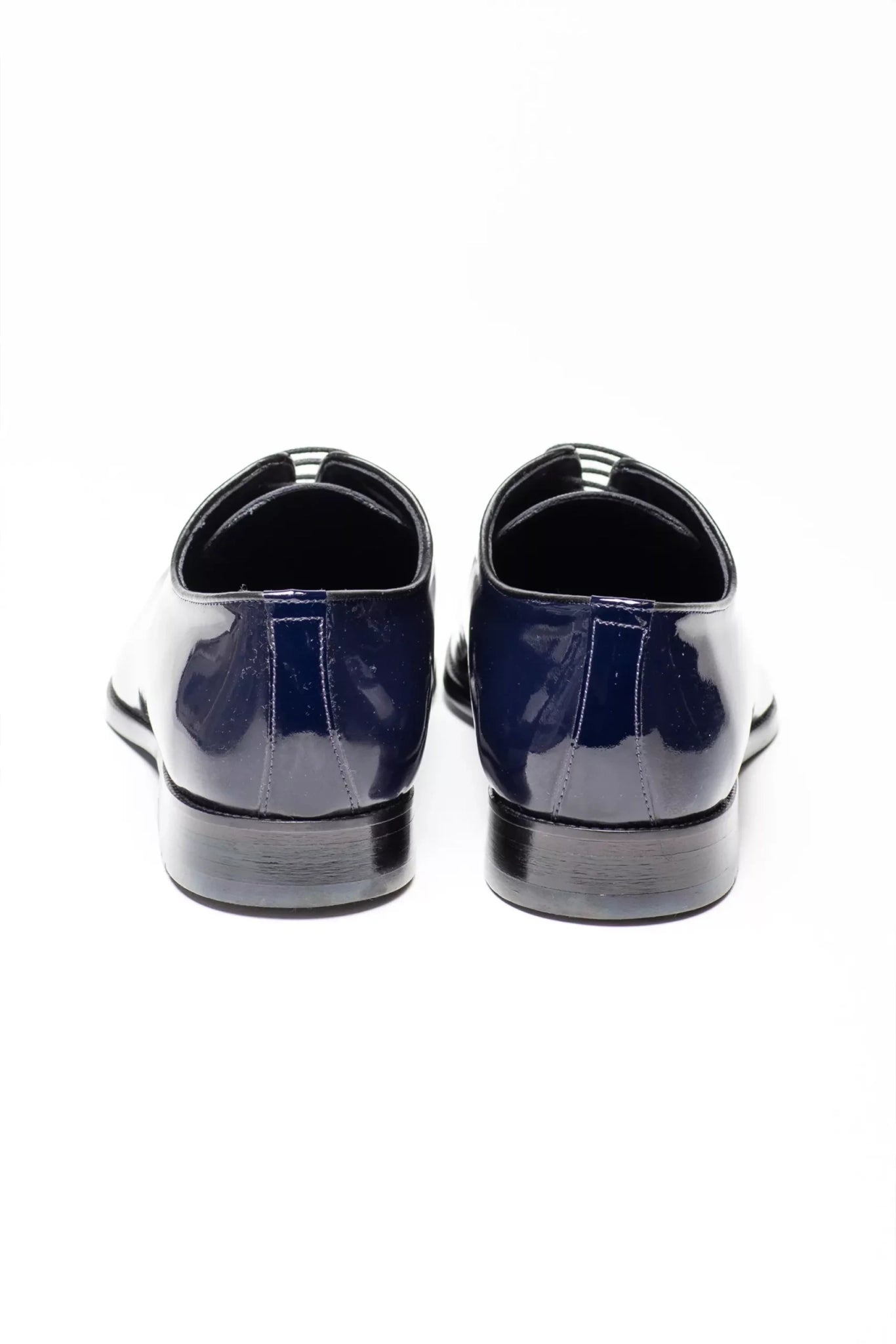 Dunkelblauer Oxford-Schuh aus Lackleder im Ganzschnitt