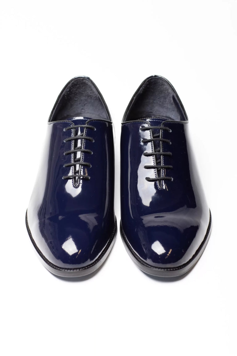 Dunkelblauer Oxford-Schuh aus Lackleder im Ganzschnitt