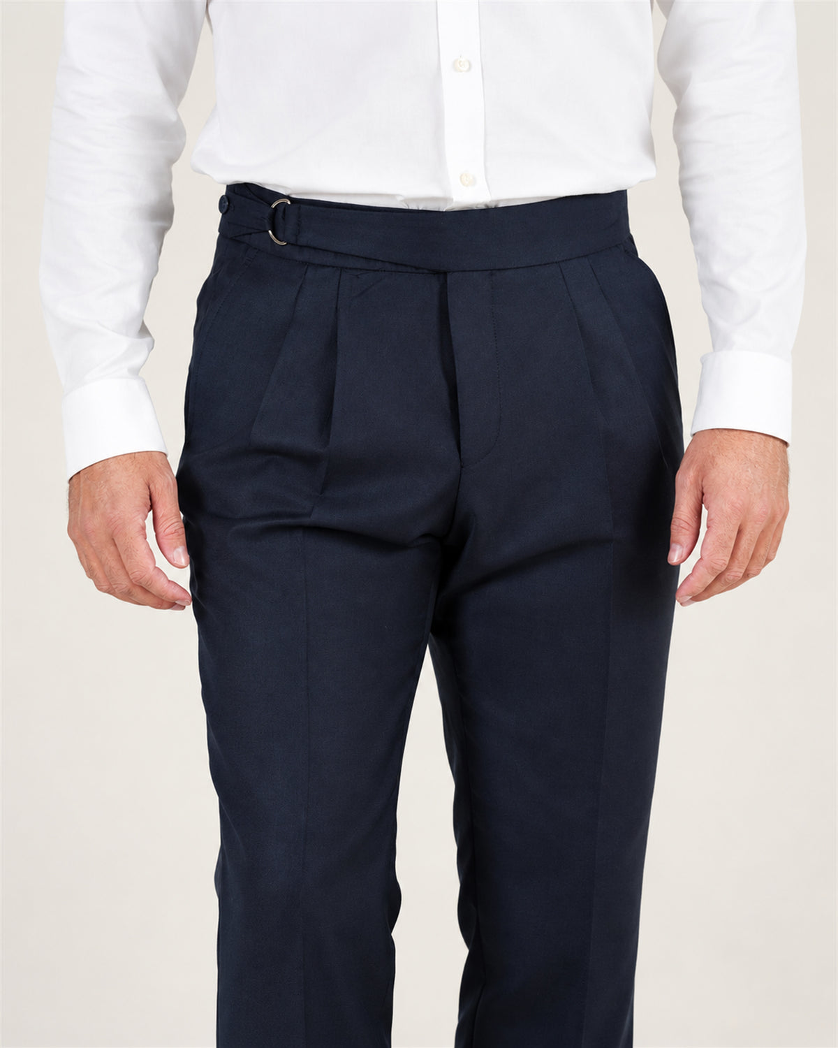 Dunkelblaue Hose aus italienischer Wolle Tailored Fit