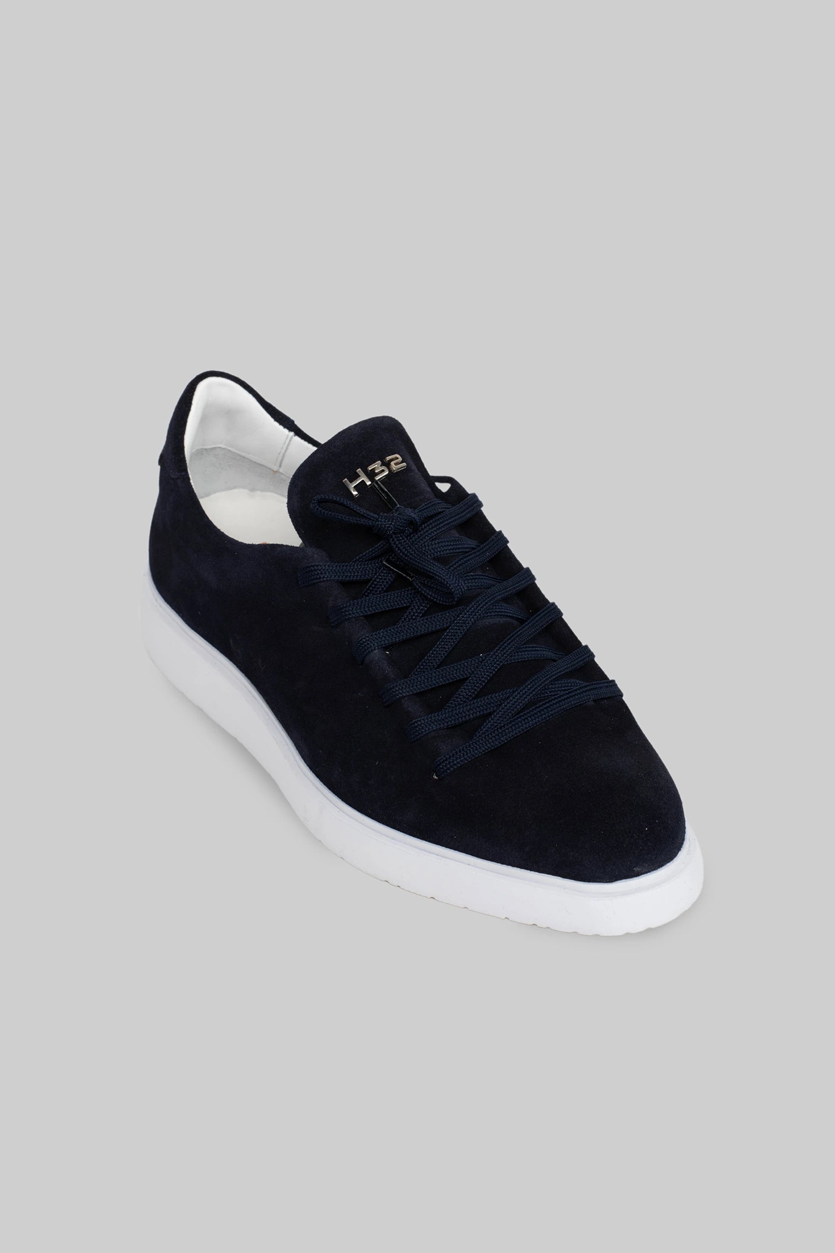 Dunkelblauer Sneaker aus Wildleder