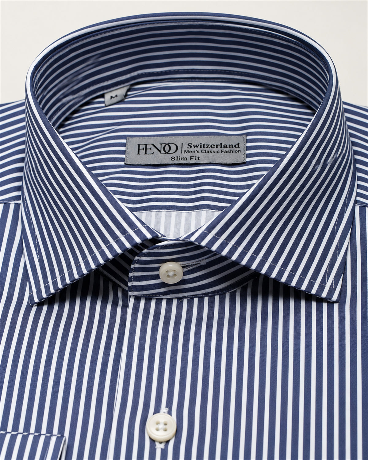 Dunkelblaues Slim Fit Baumwollhemd mit weißen Streifen