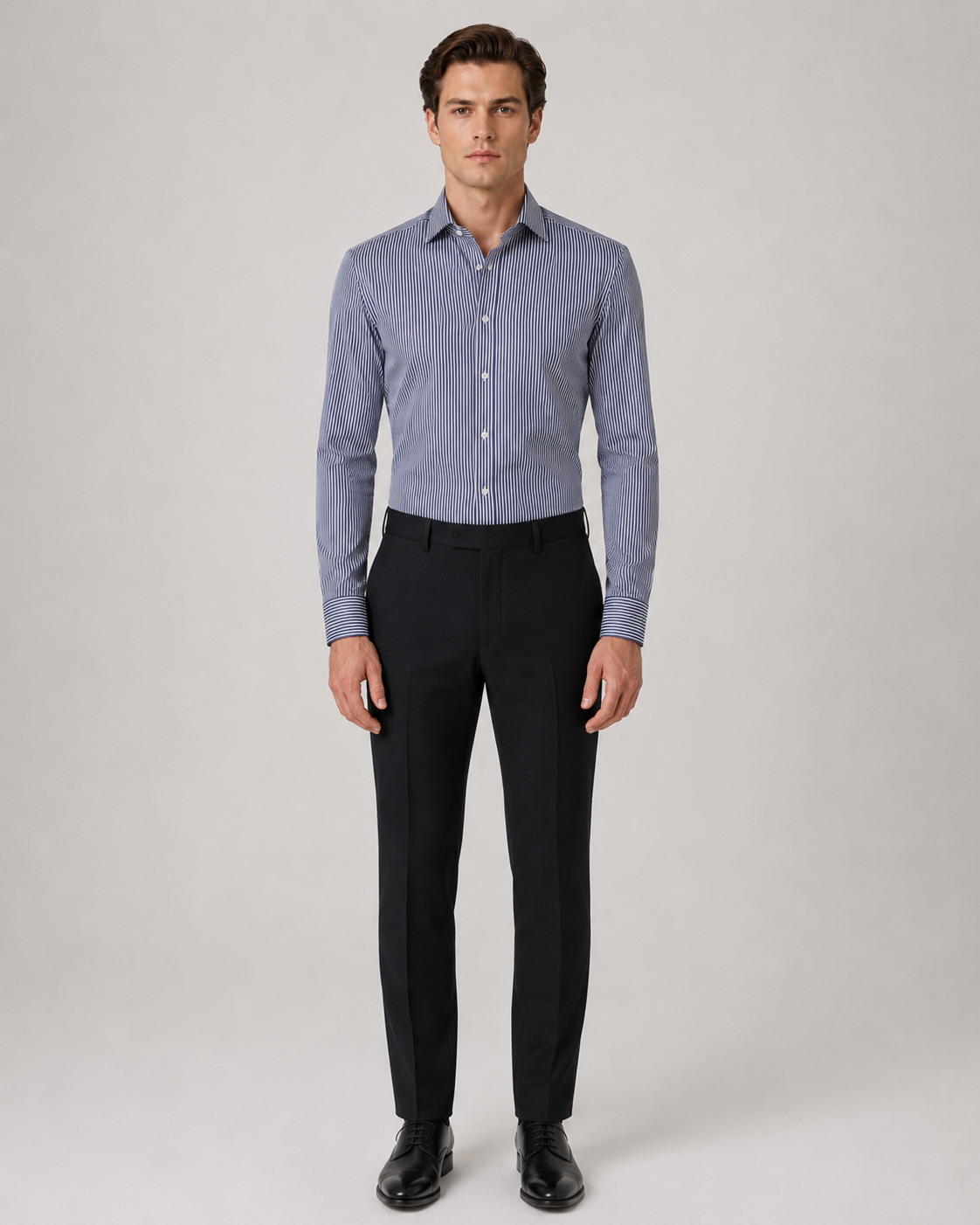 Dunkelblaues Slim Fit Baumwollhemd mit weißen Streifen
