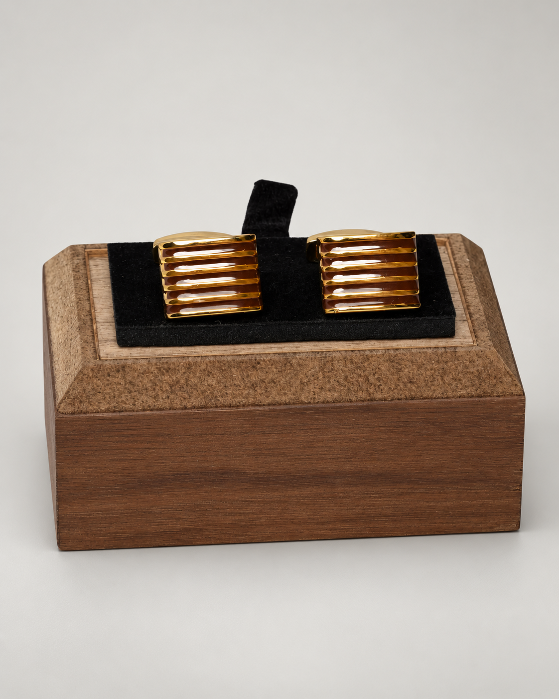 Gold cufflinks made of Italian metal, rectangular design