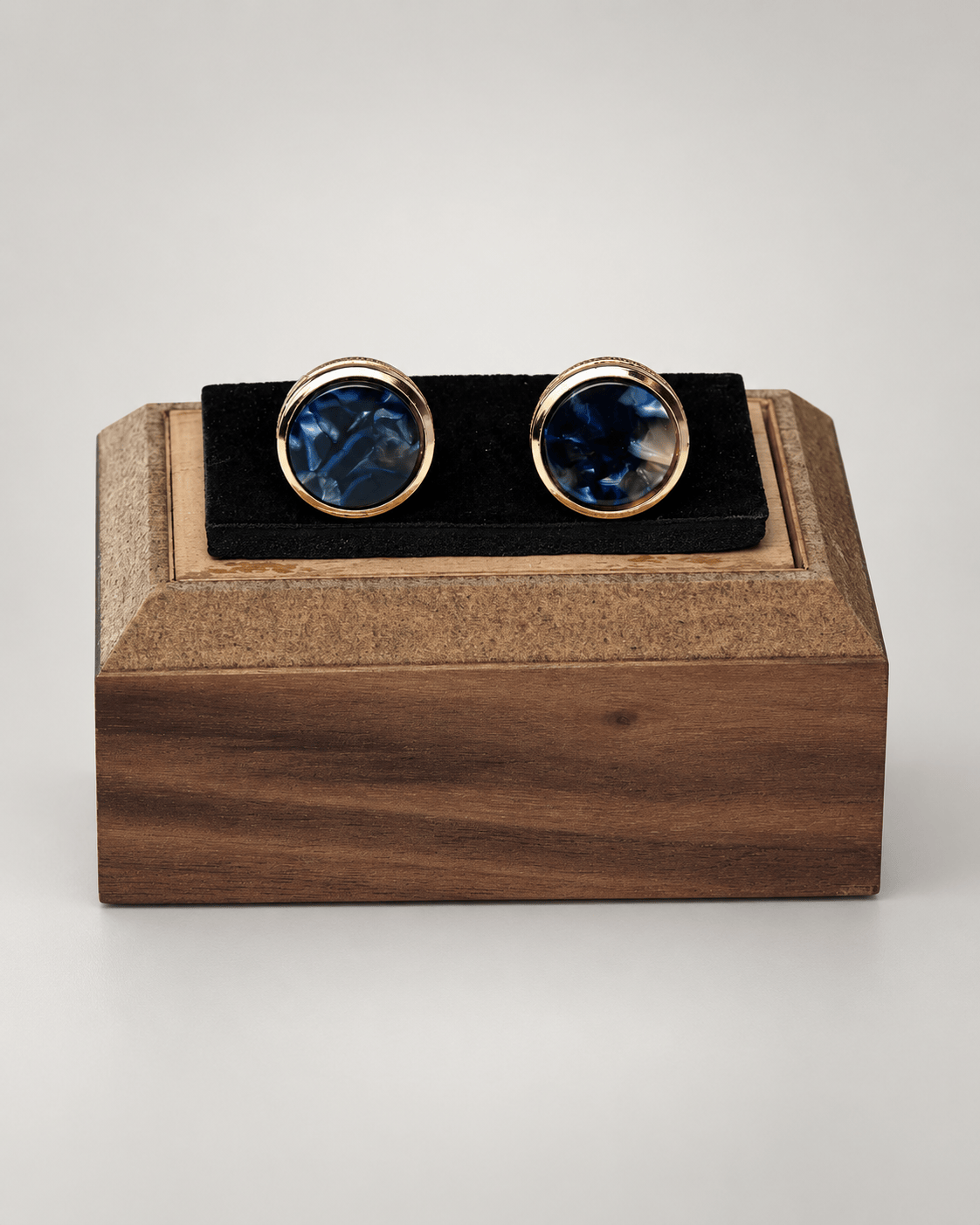Golden cufflinks made of Italian metal, round design