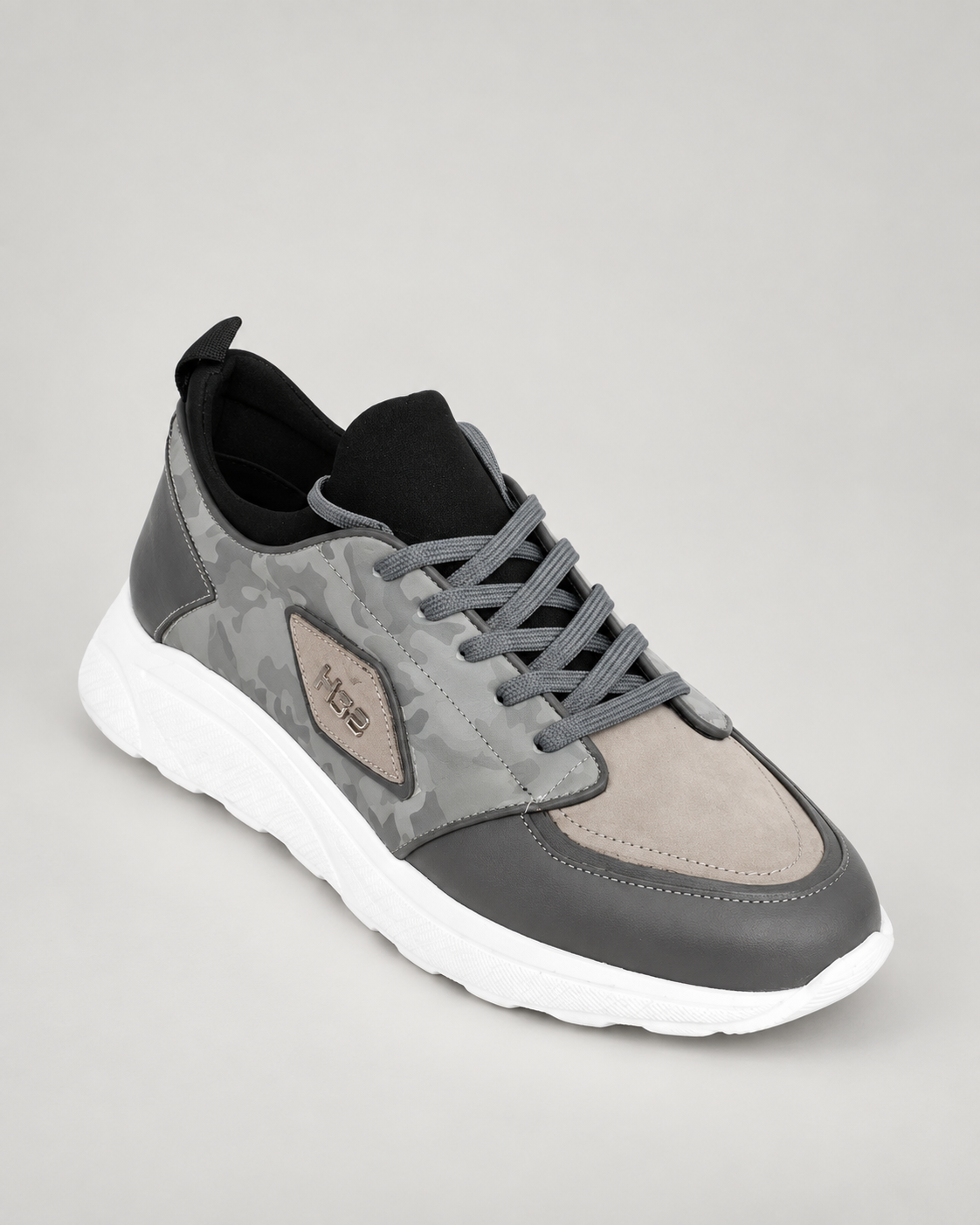 Grauer Ledersneaker