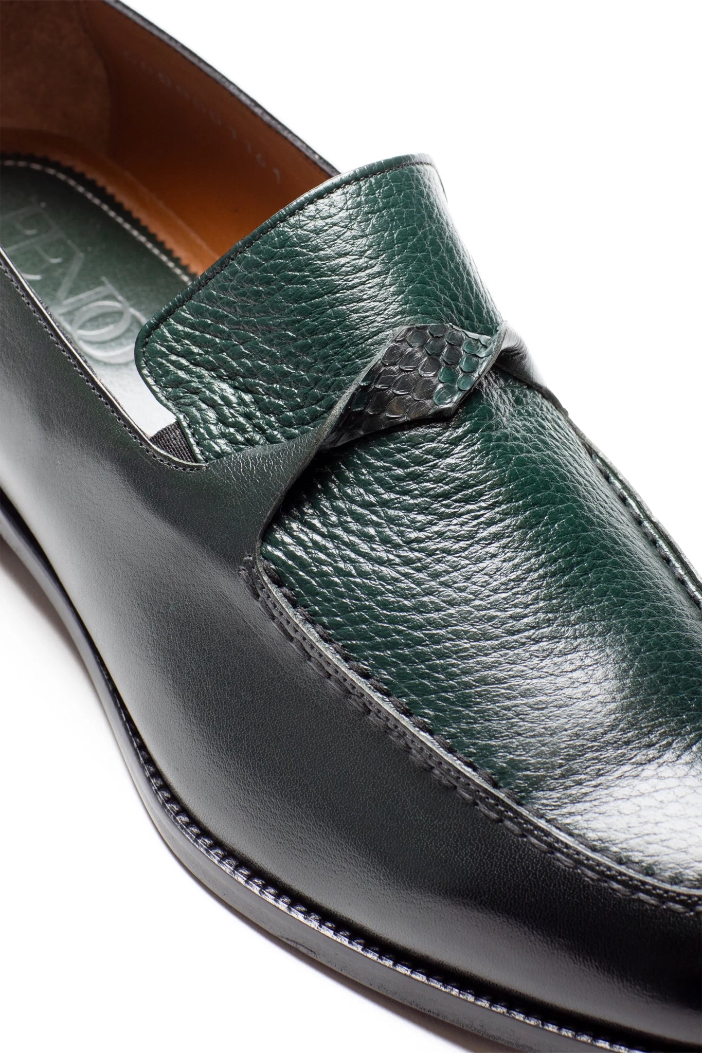 Grüne klassische Schuhe