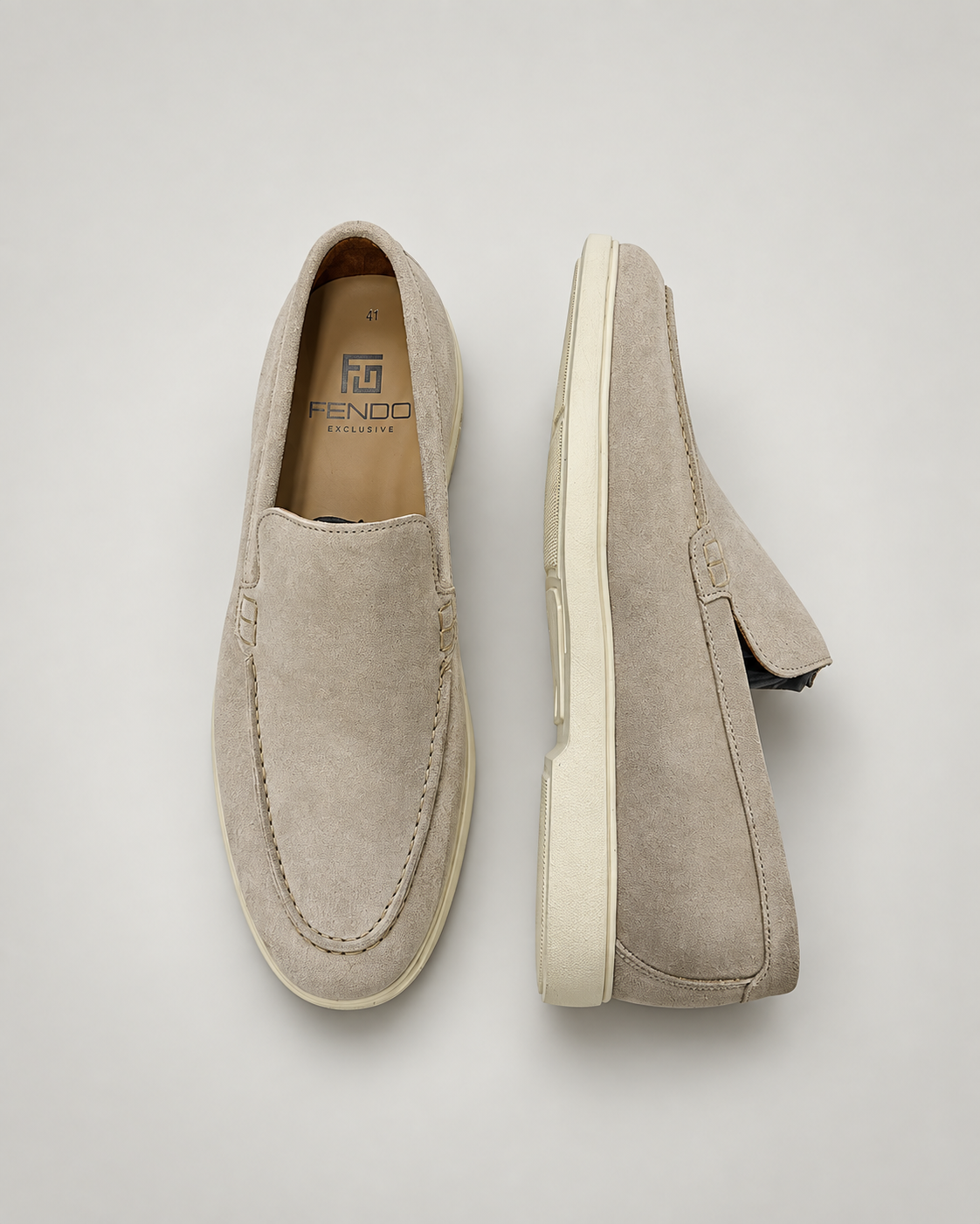 Hellbeige Slipper aus italienischem Kalbsveloursleder