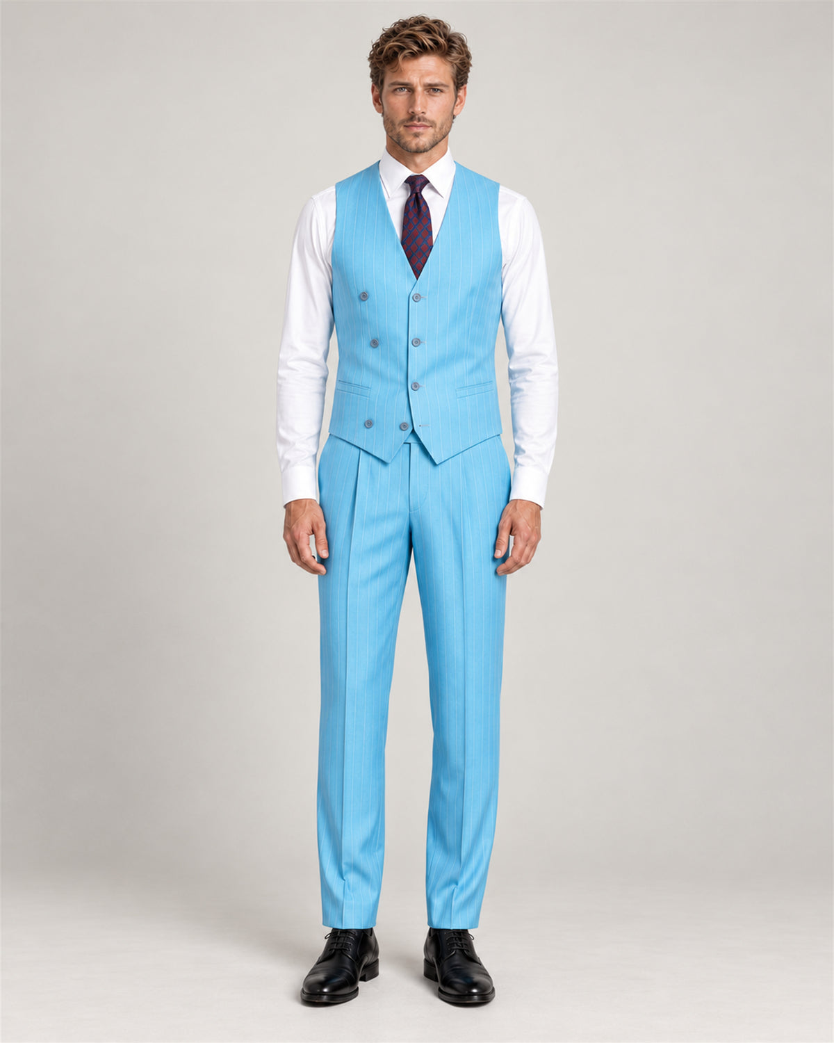 Hellblauer gestreifter Modern-Fit-Zweireiher – Weste und Hose am Modell
