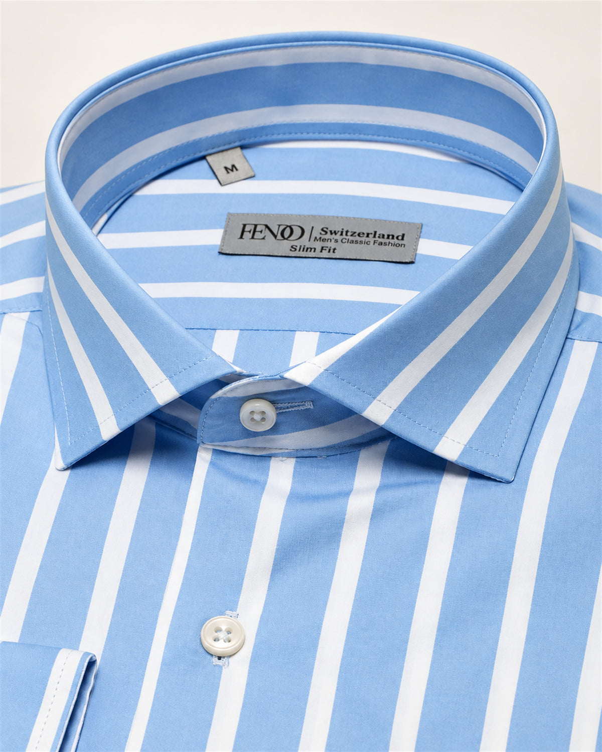 Hellblaues Baumwoll hemd mit weissen Streifen