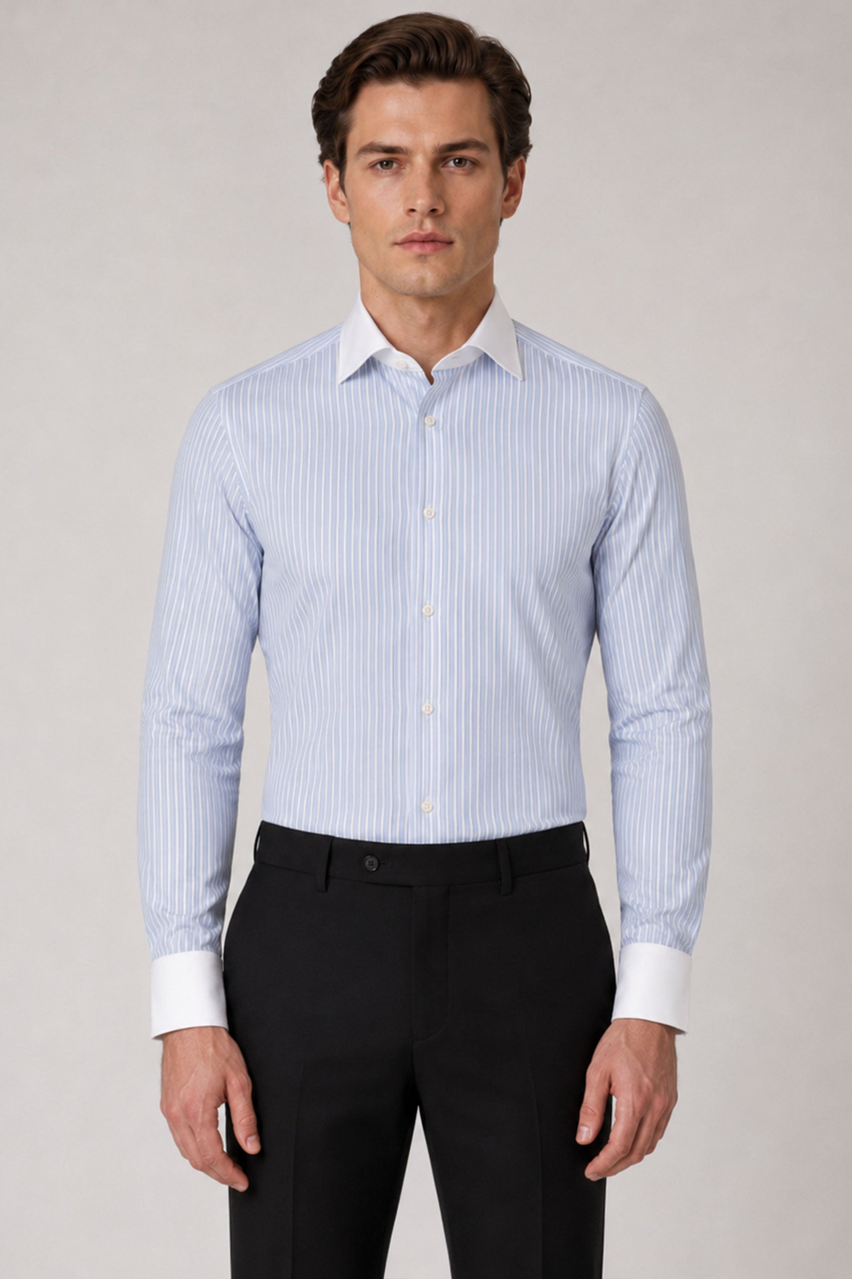 Hellblaues Slim Fit Hemd aus Baumwolle mit weißen Streifen
