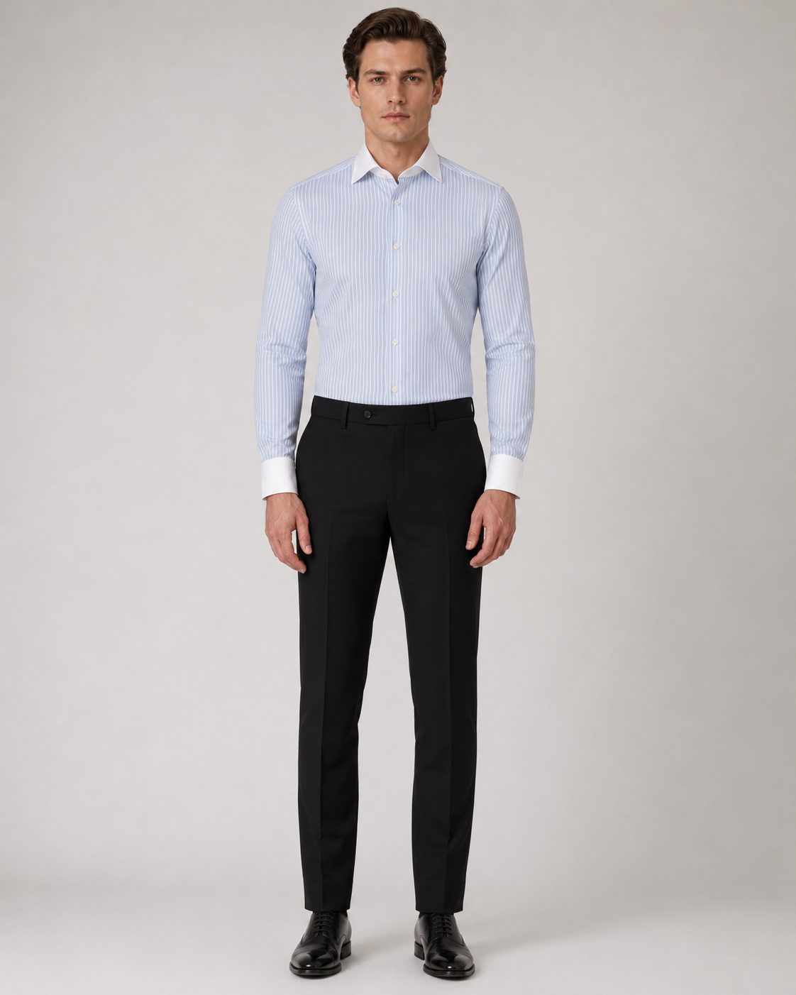Hellblaues Slim Fit Hemd aus Baumwolle mit weißen Streifen