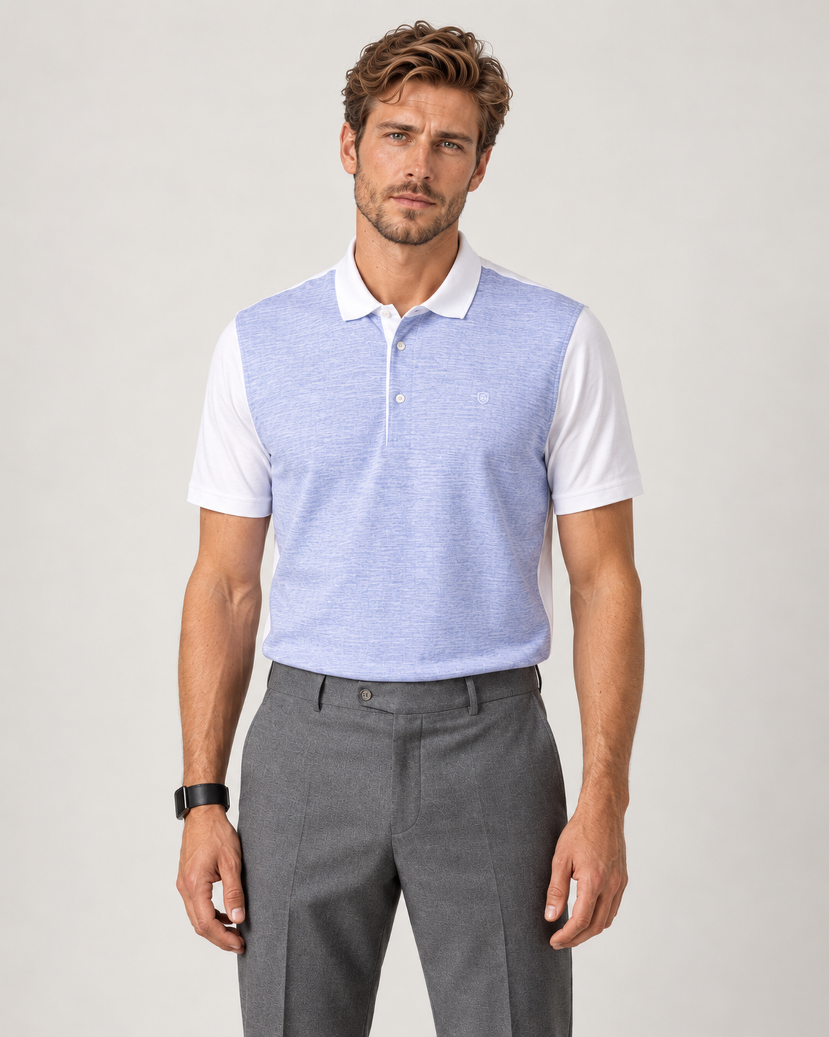 Hellblau und weiss gemustertes Polo-Shirt aus Baumwolle