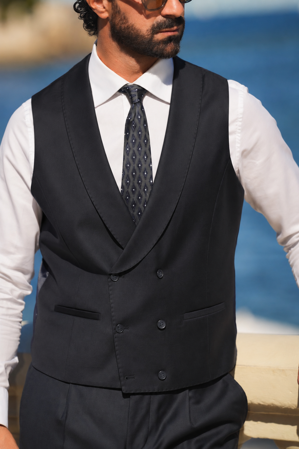 Dunkelblauer Slim-Fit-Dreiteiler aus Super-130s-Wolle