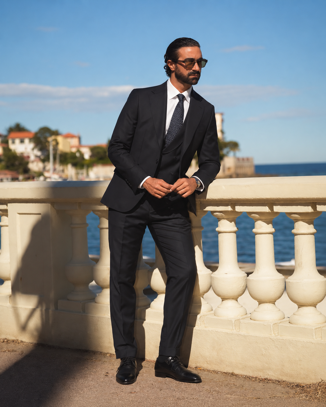 Dunkelblauer Slim-Fit-Dreiteiler aus Super-130s-Wolle