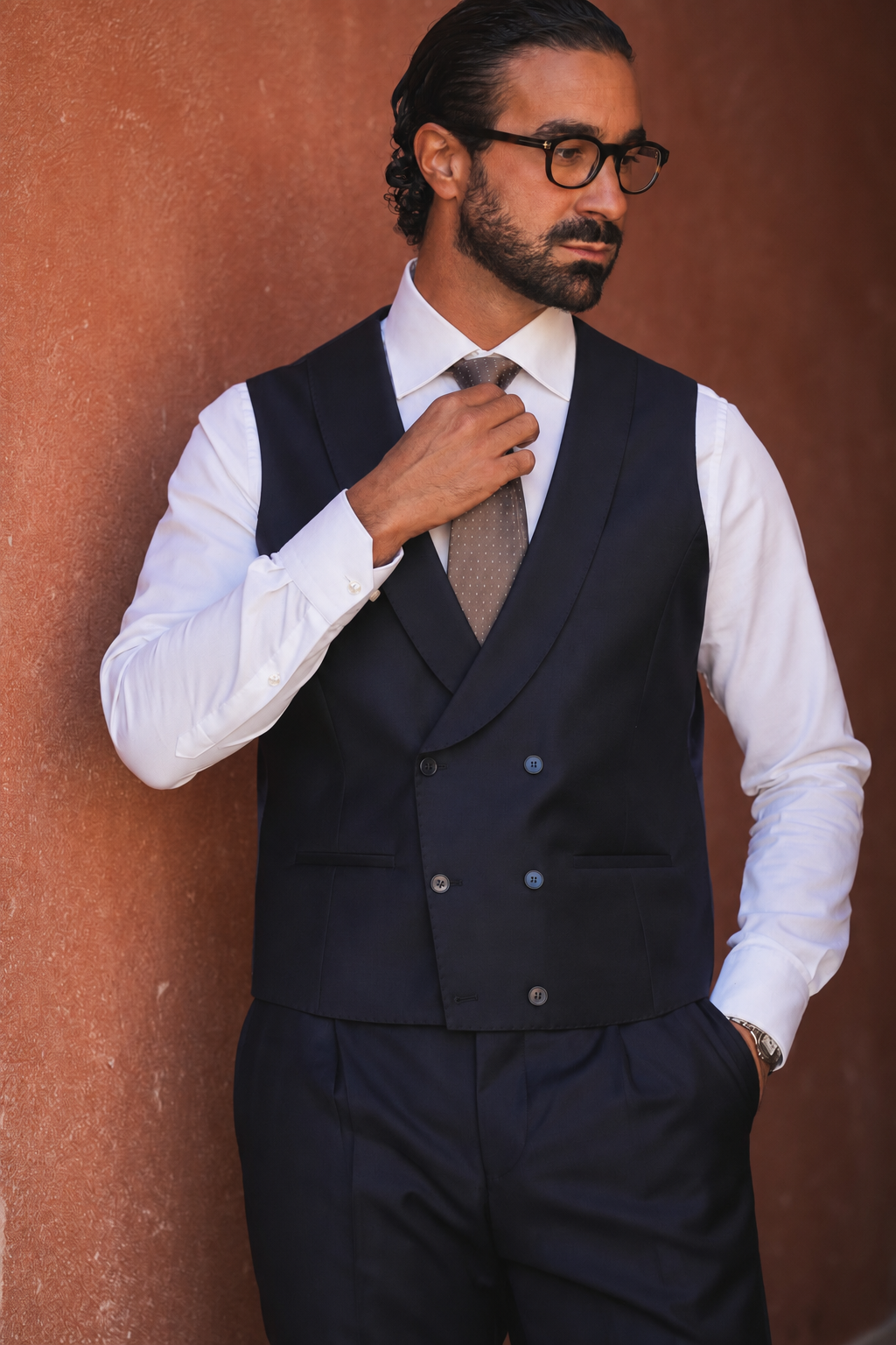 Dark blue slim-fit Super 130's wool suit with single-breasted jacket