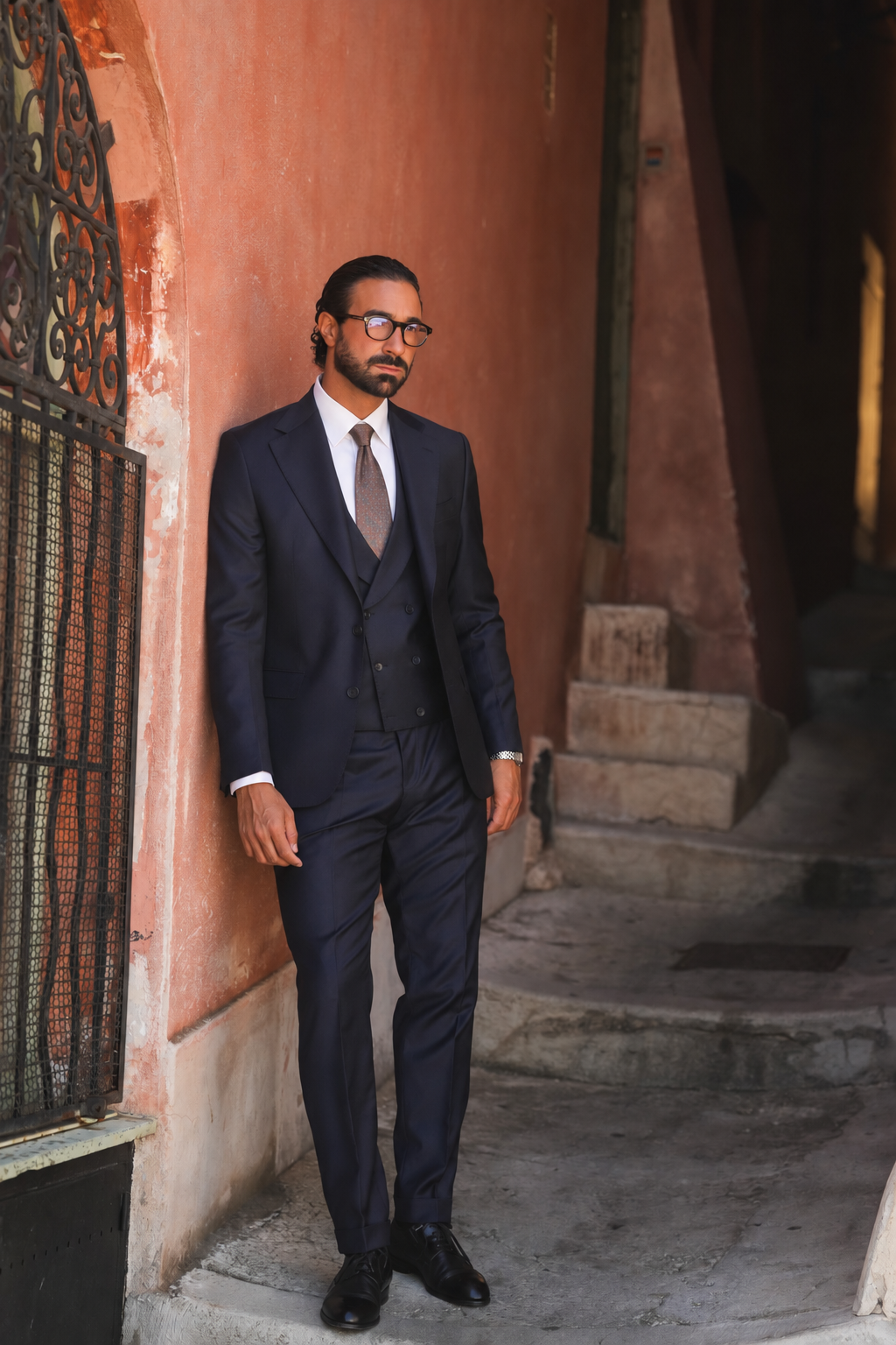 Dark blue slim-fit Super 130's wool suit with single-breasted jacket