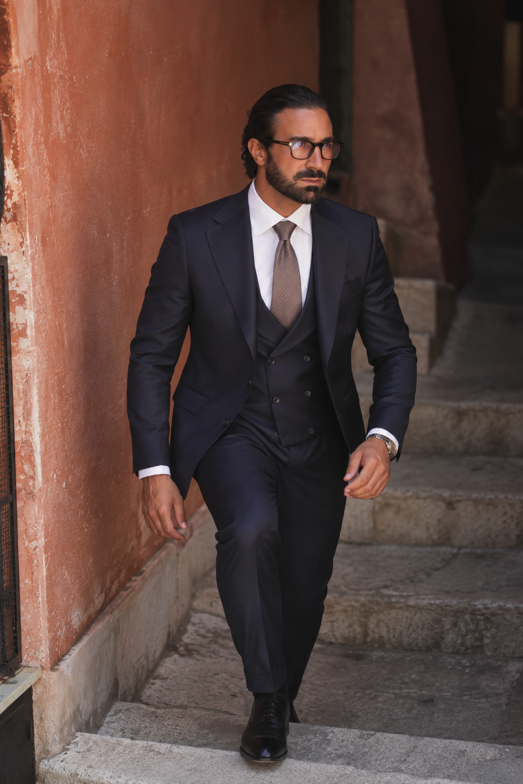 Dark blue slim-fit Super 130's wool suit with single-breasted jacket