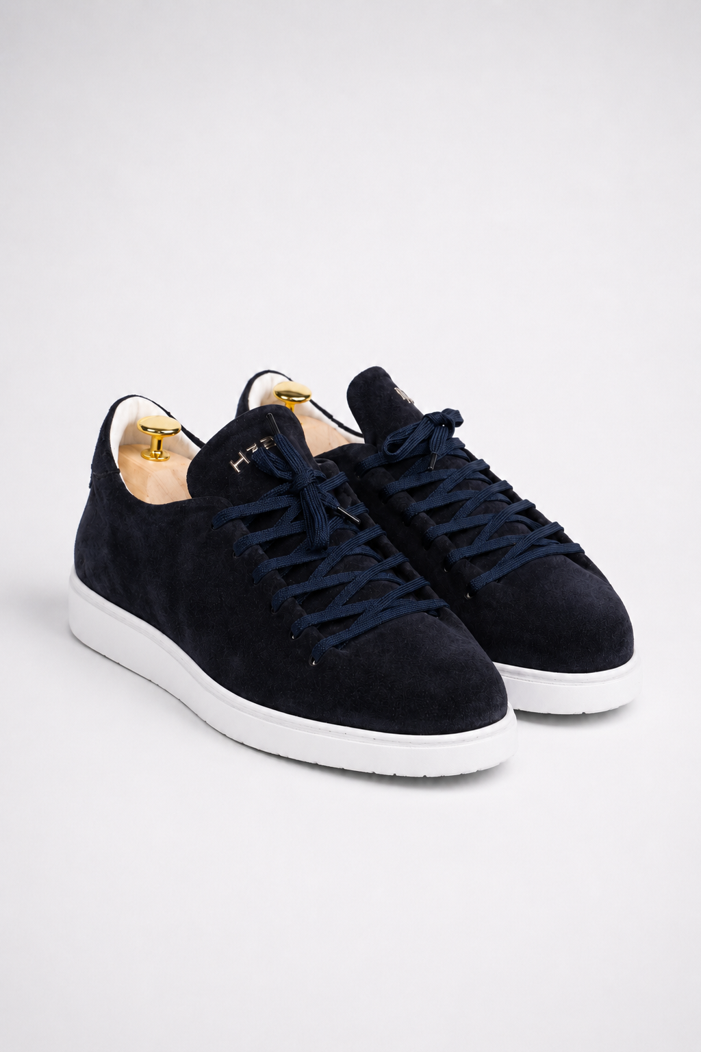 Marineblaue Low-Top-Sneaker aus Veloursleder
