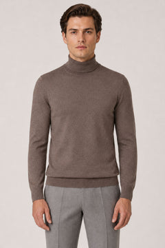 Rollkragenpullover Brünette