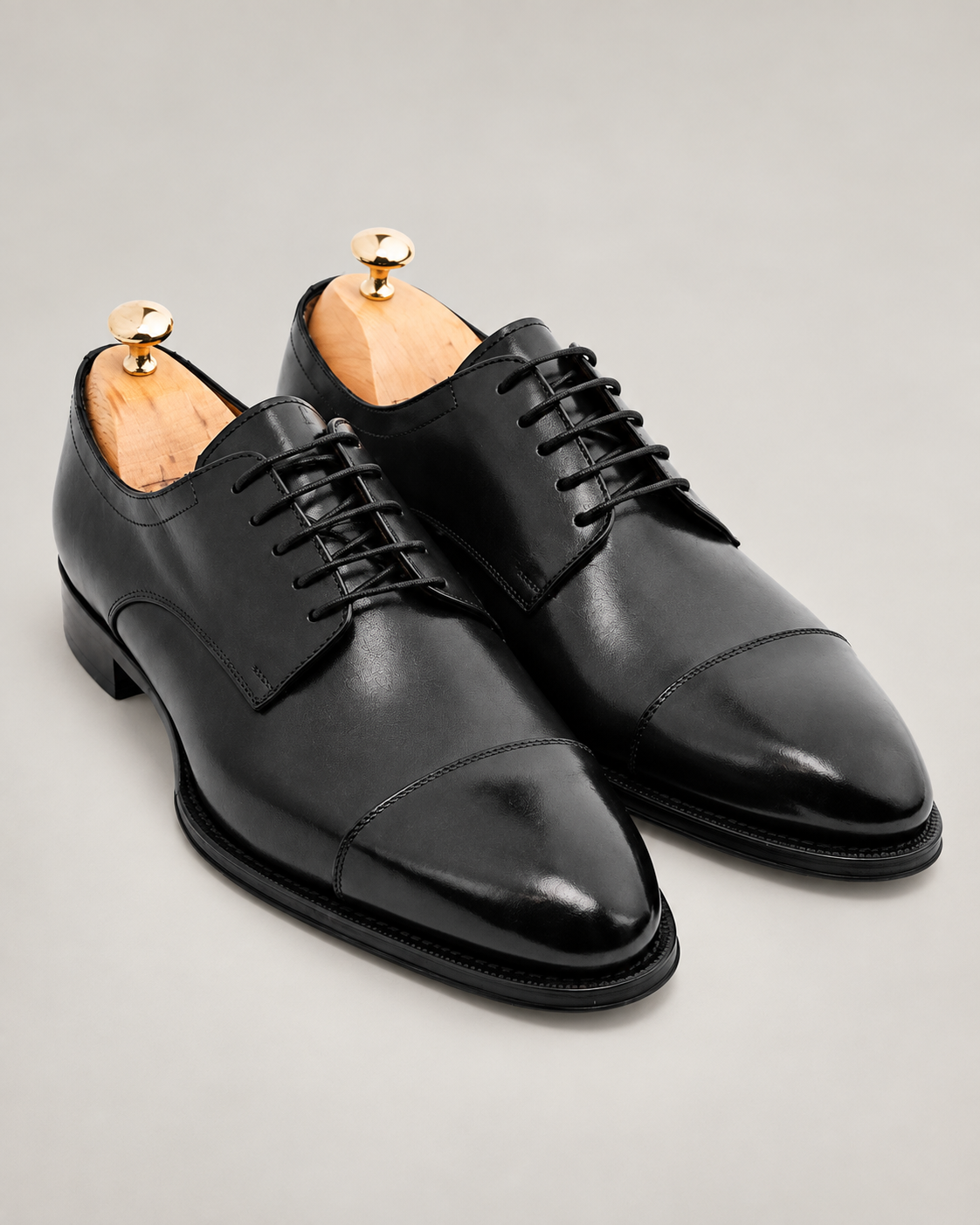 Schwarze Derby-Schuhe aus Kalbsleder mit Cap Toe