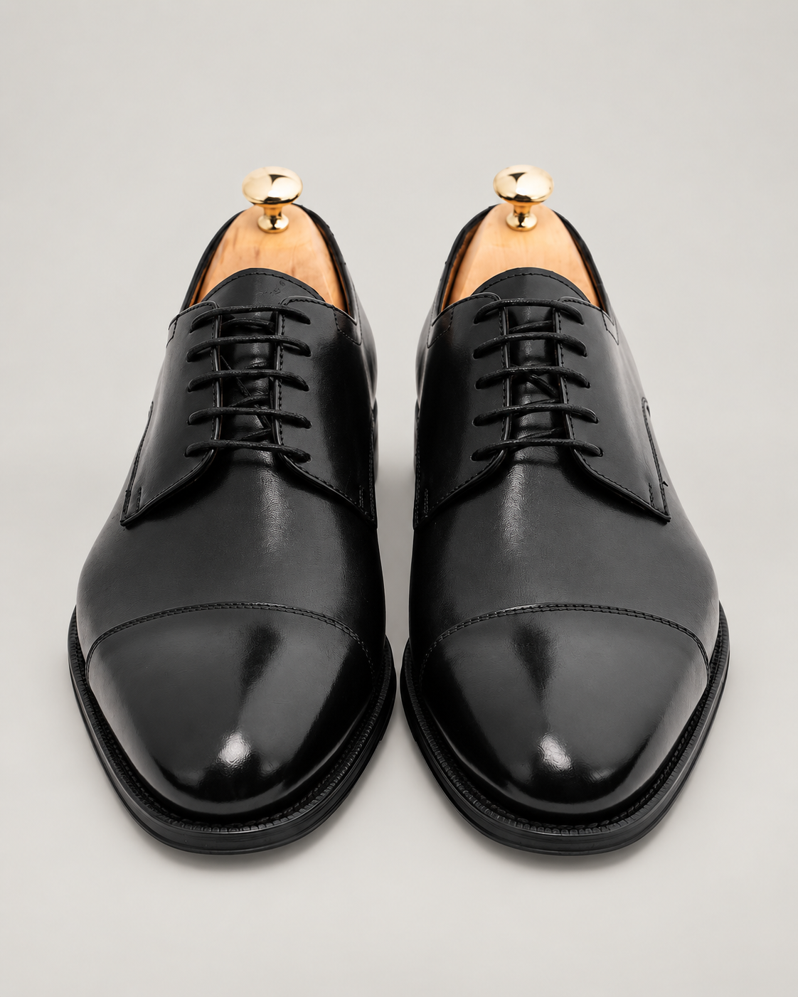 Schwarze Derby-Schuhe aus Kalbsleder mit Cap Toe