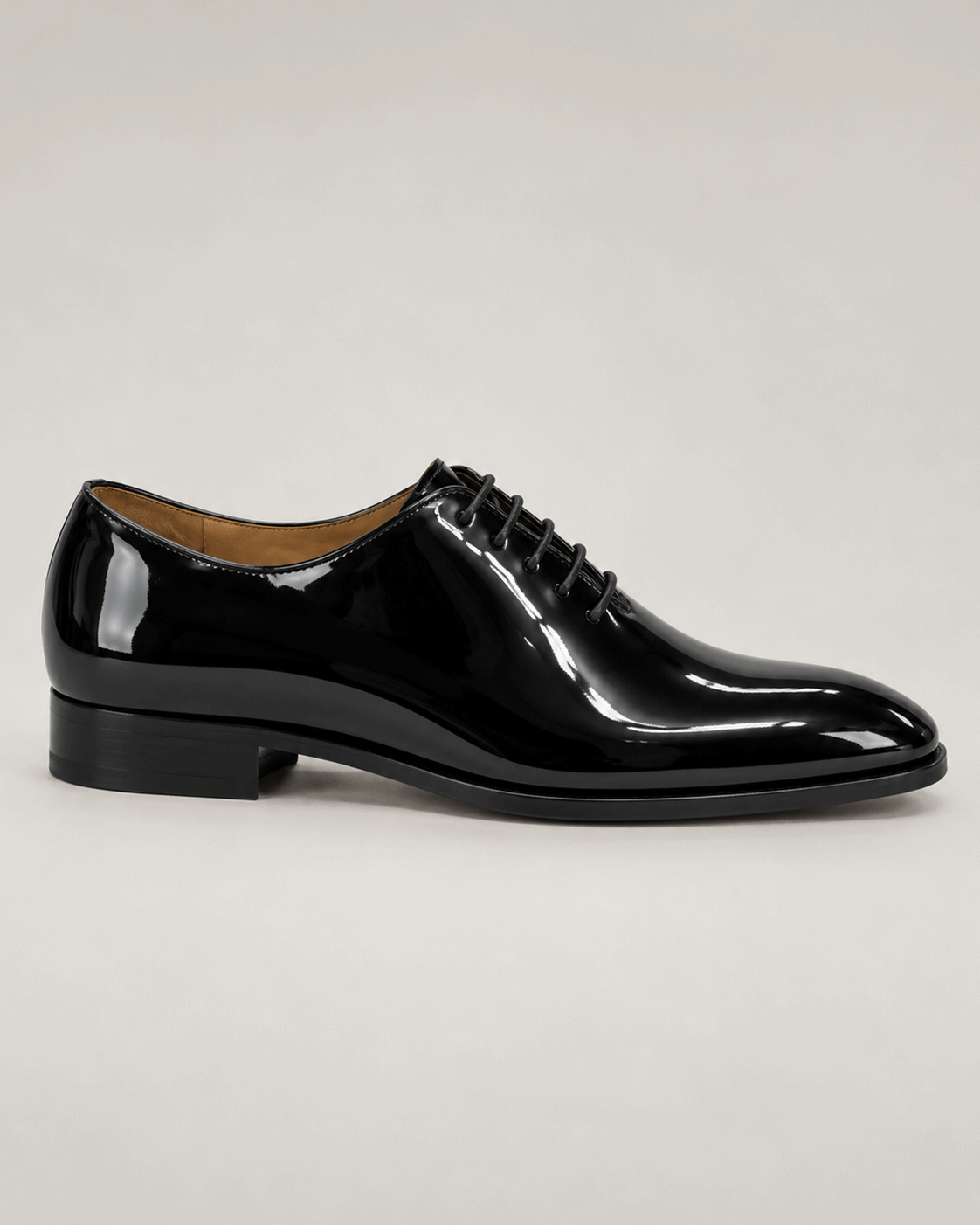 Schwarze Oxford-Schuhe aus hochglänzendem Kalbsleder