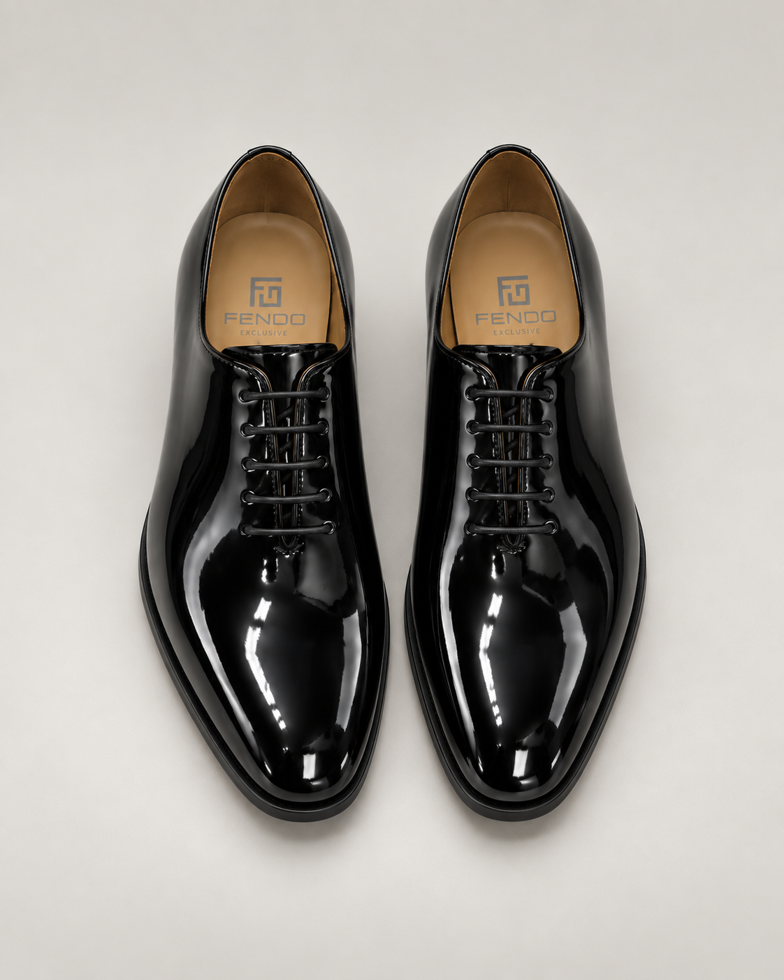 Schwarze Oxford-Schuhe aus hochglänzendem Kalbsleder
