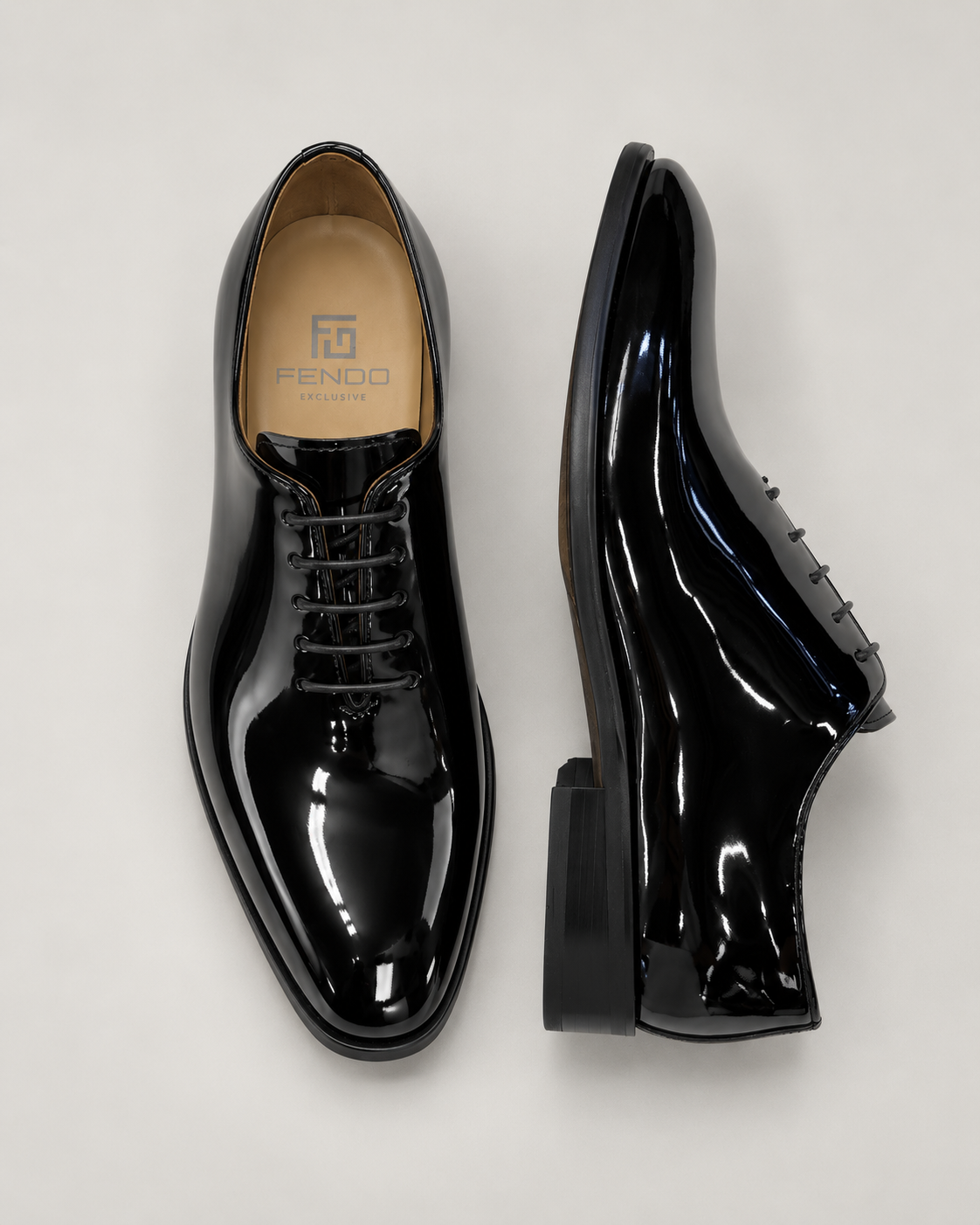Schwarze Oxford-Schuhe aus hochglänzendem Kalbsleder