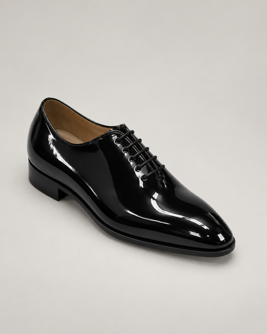 Schwarze Oxford-Schuhe aus hochglänzendem Kalbsleder