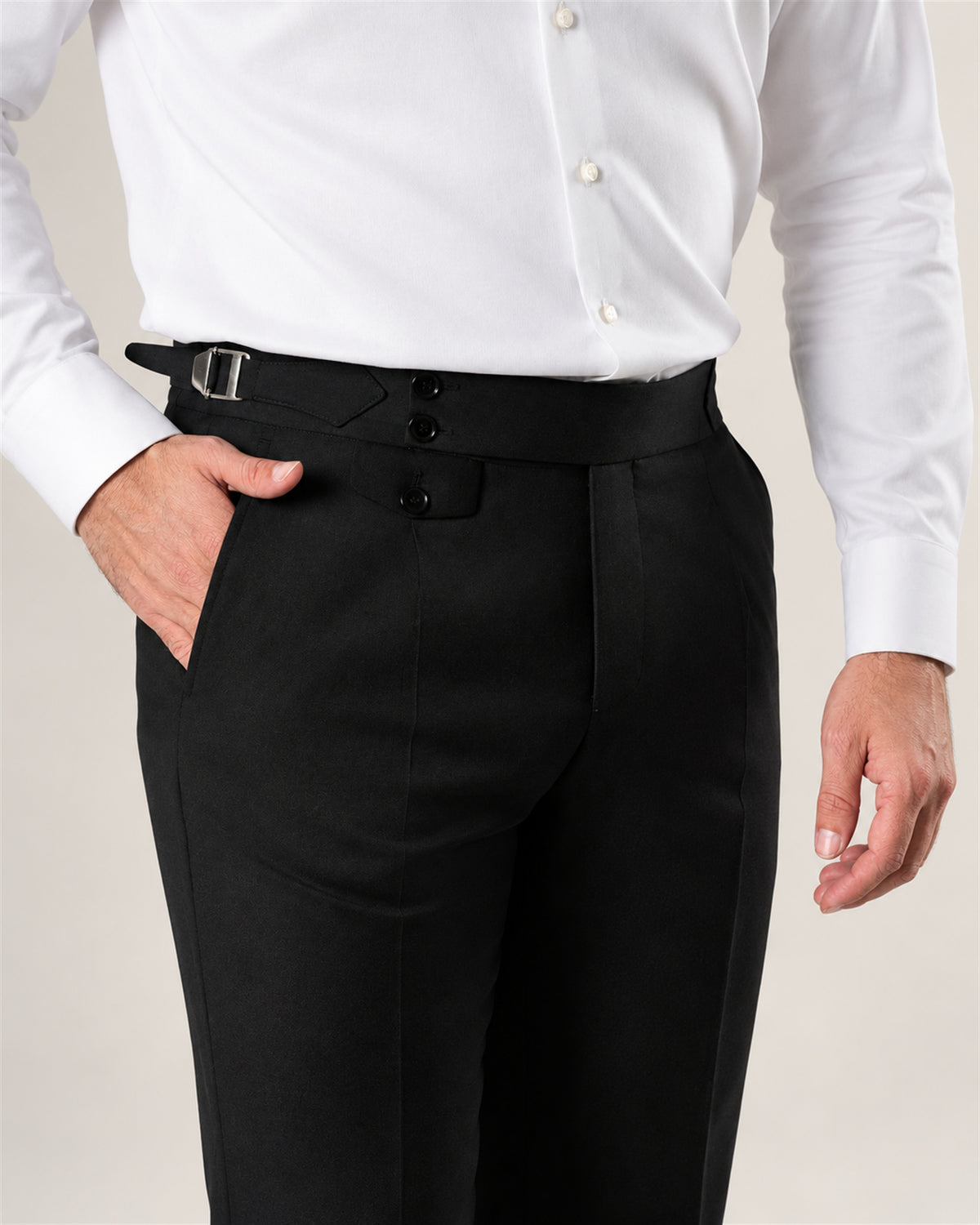 Schwarze Tailored-Fit Stoffhose aus Super-130’s-Wolle