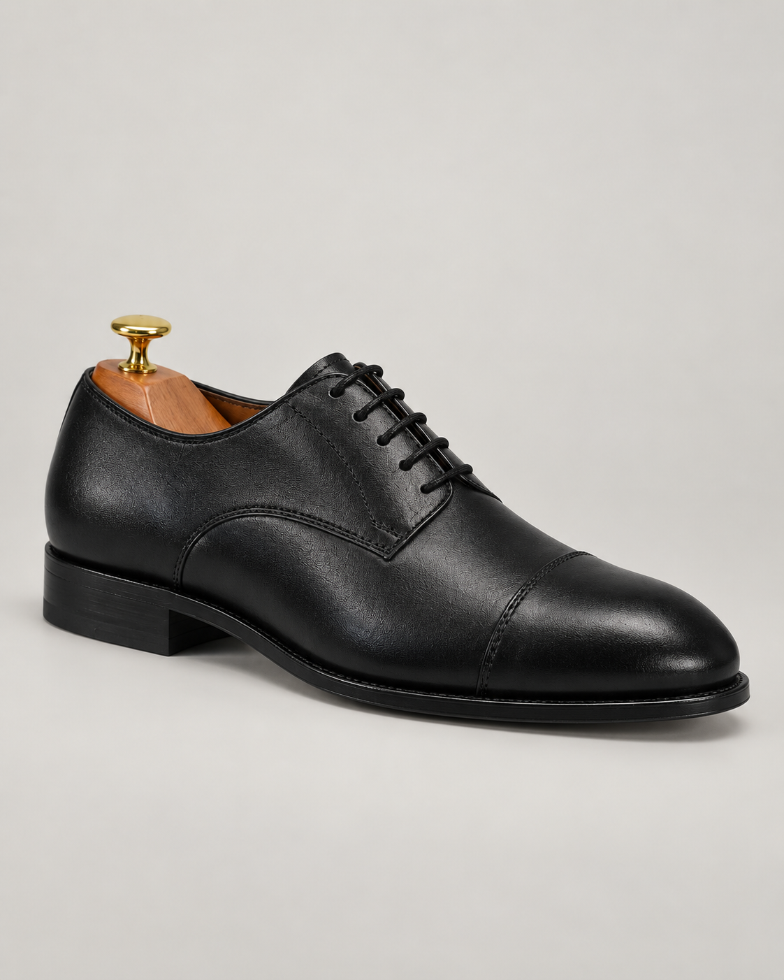 Schwarze handgefertigte Derby-Schuhe aus Kalbsleder mit Cap Toe