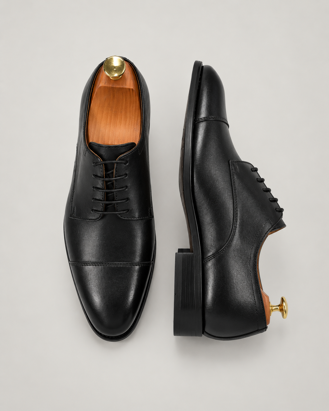 Schwarze handgefertigte Derby-Schuhe aus Kalbsleder mit Cap Toe