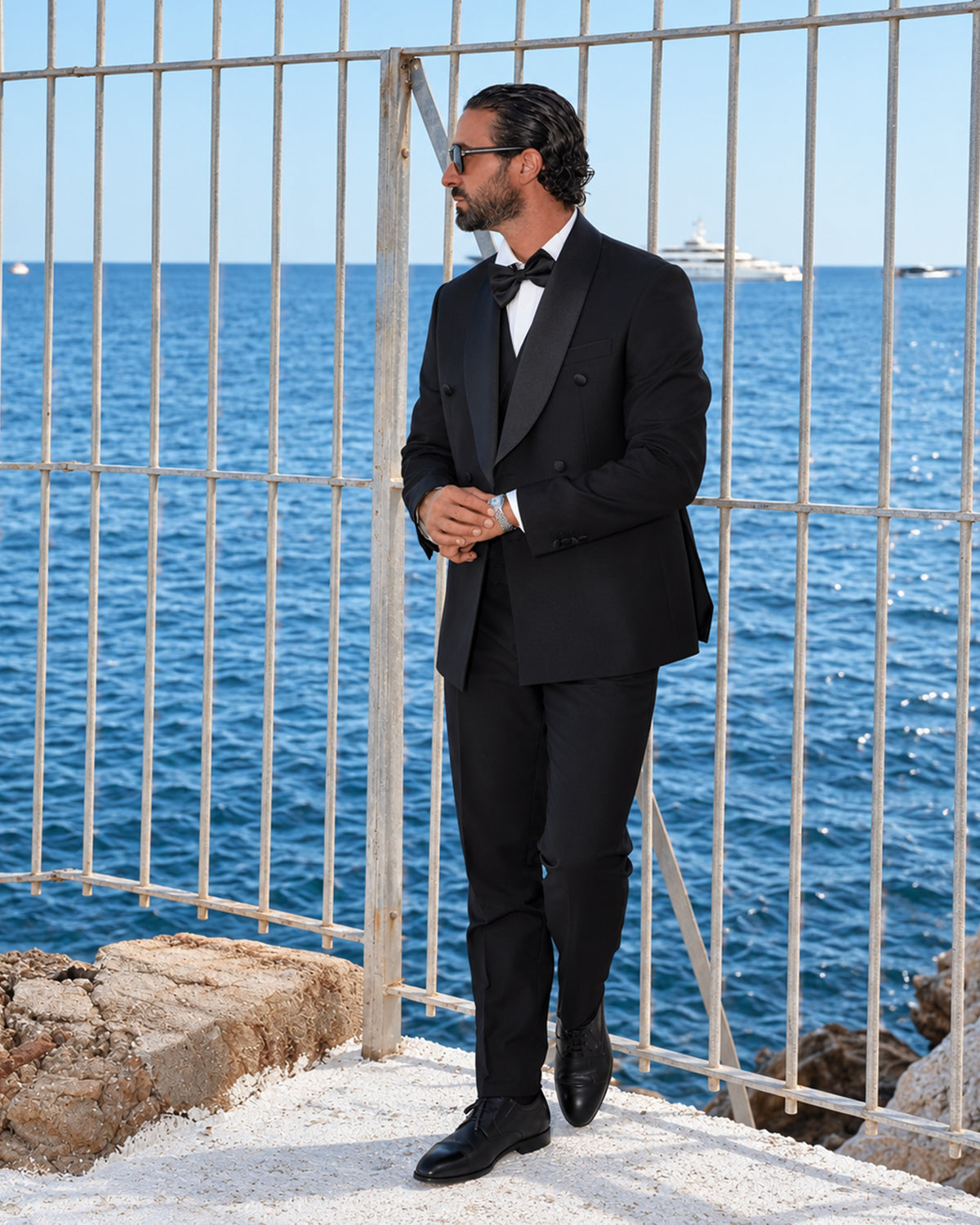Schwarzer Slim-Fit-Zweireiher aus Cerruti Super-160s-Wolle