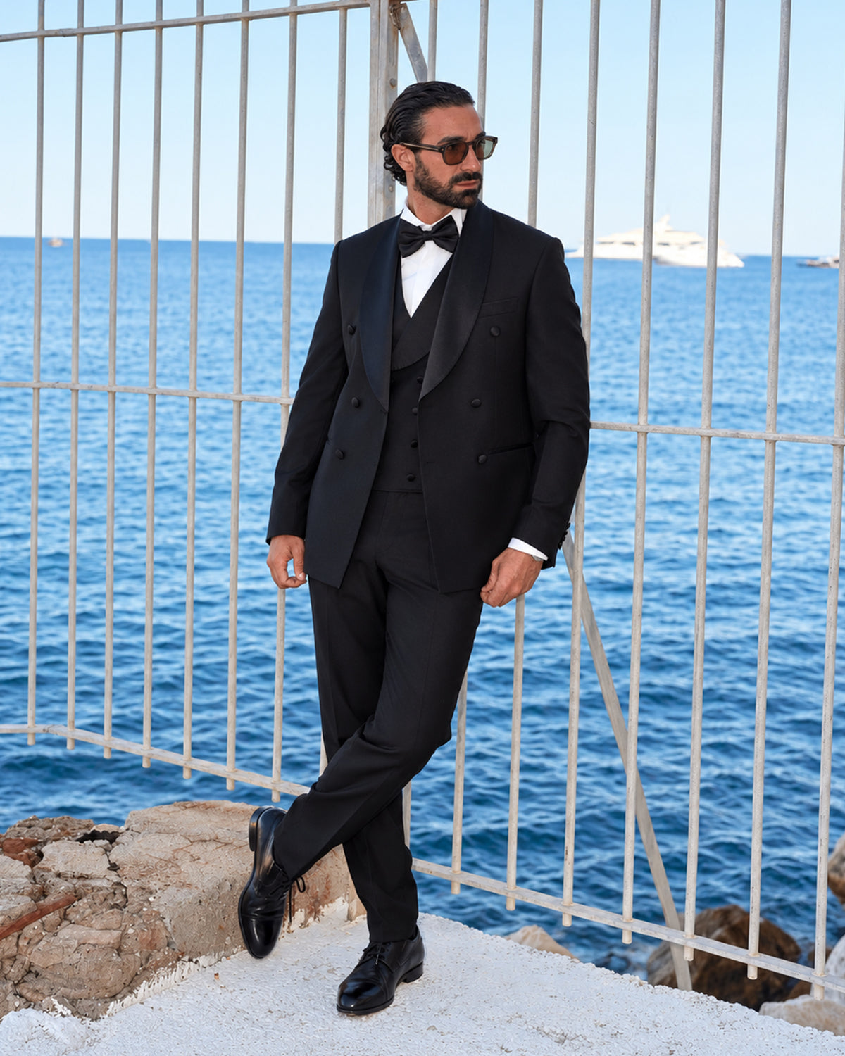 Schwarzer Slim-Fit-Zweireiher aus Cerruti Super-160s-Wolle
