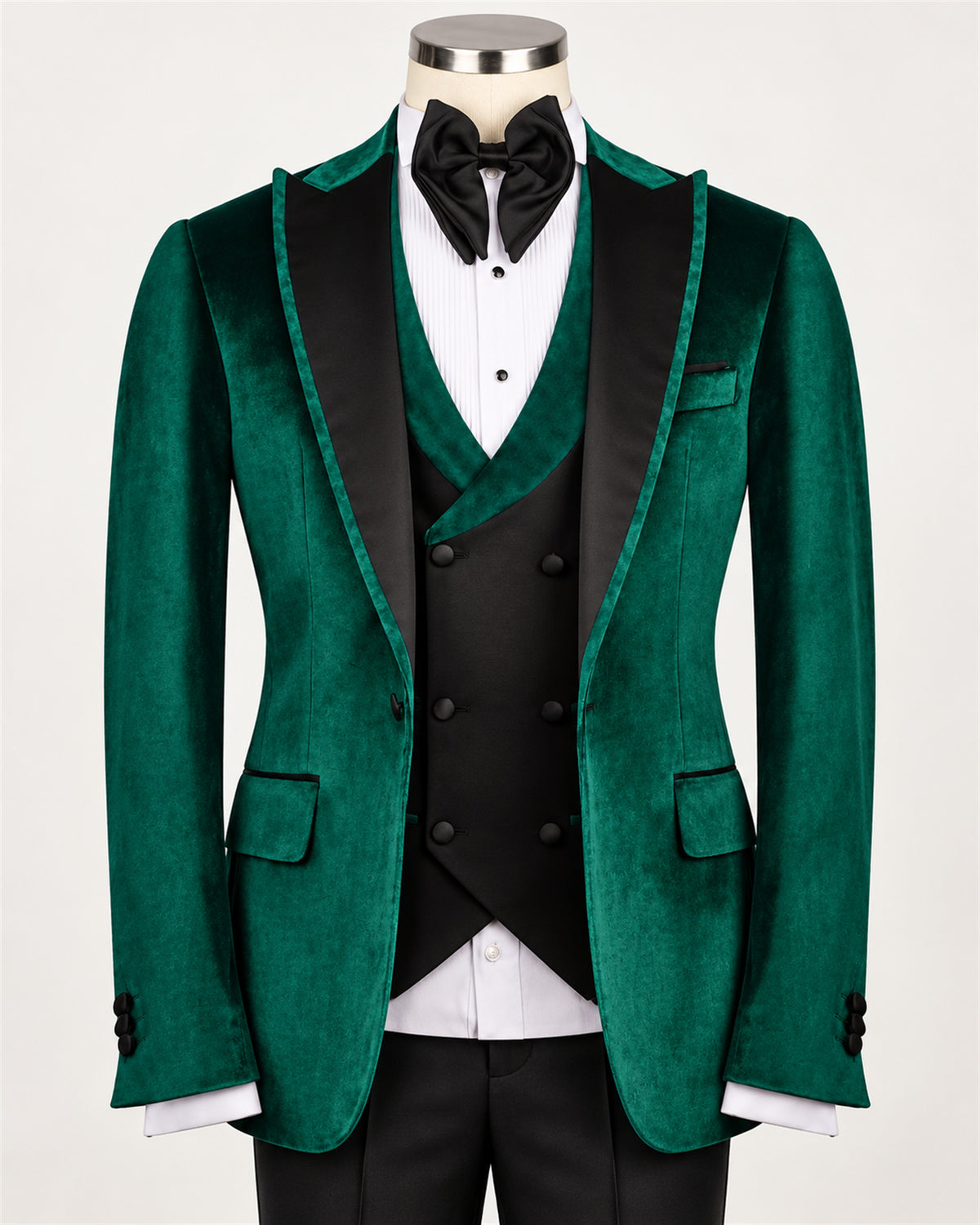 Emerald green slim-fit tuxedo with a velvet jacket – blazer on mannequin
