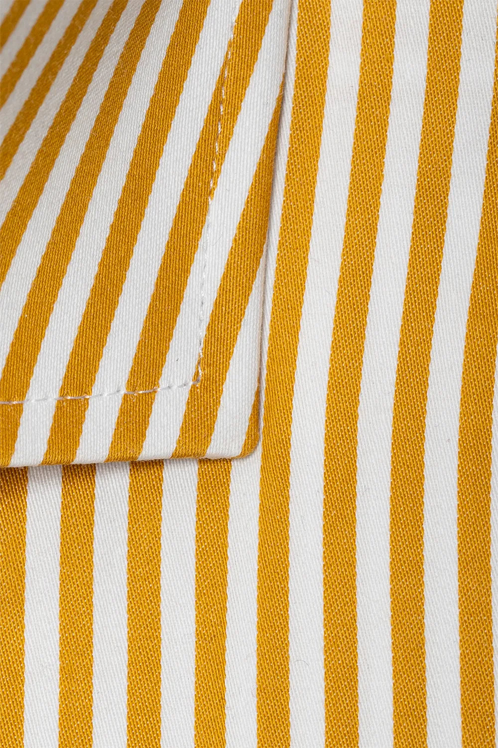 goldenes Slim Fit Baumwollhemd mit weissen Streifen