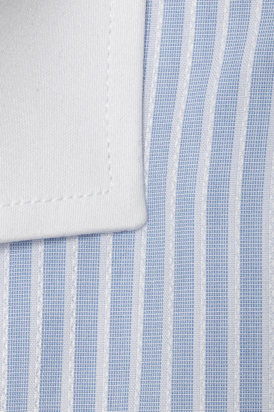 Hellblaues Slim Fit Hemd aus Baumwolle mit weißen Streifen