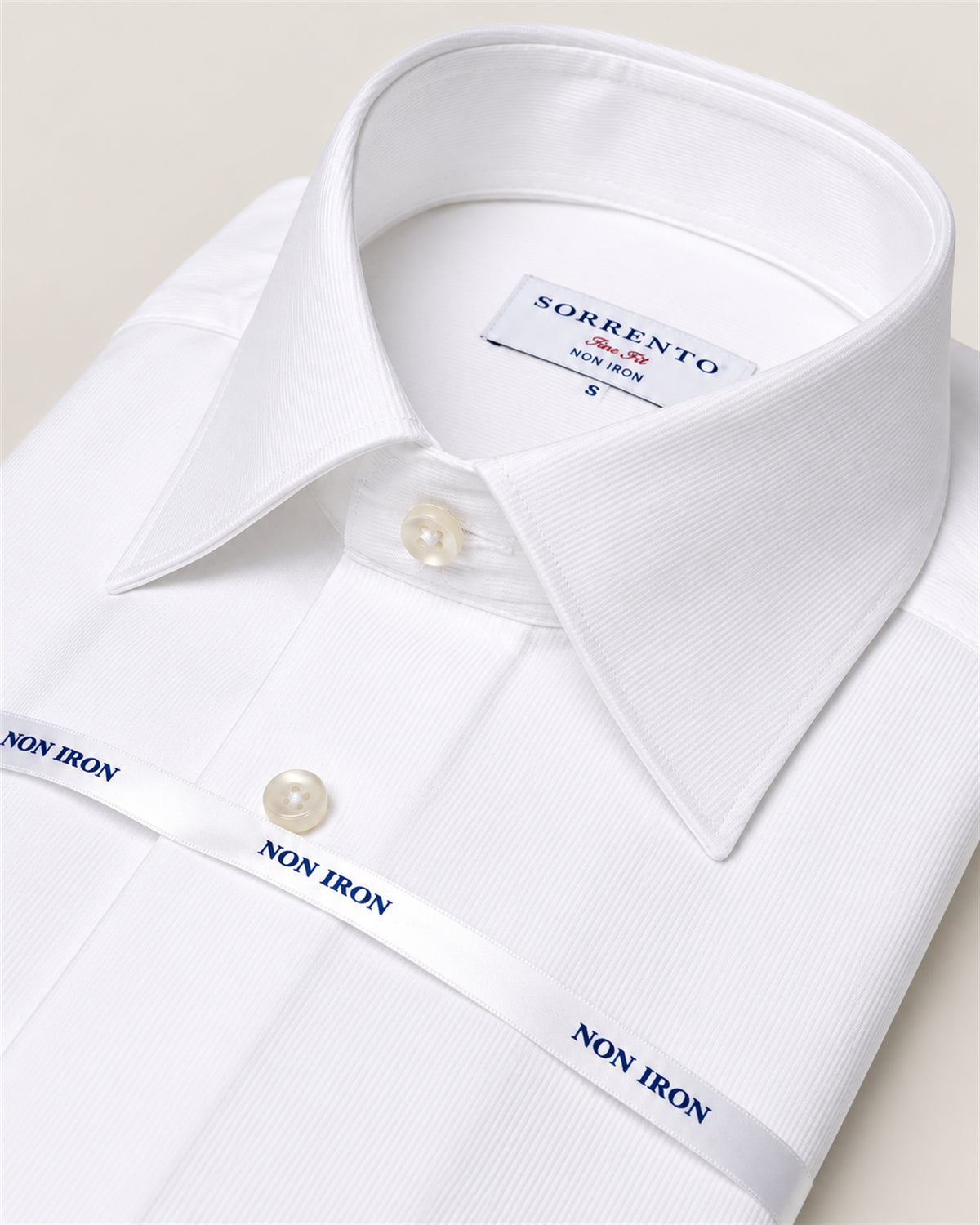 Weisses Baumwoll-Smokingshirt