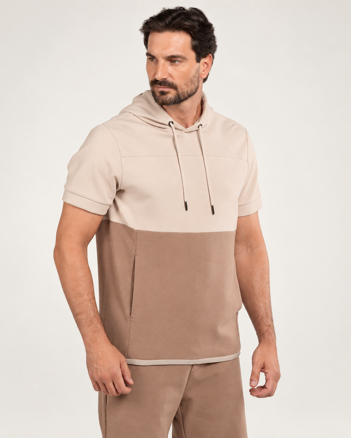 Zweifarbiger Trainingsanzug mit Kurzarm-Hoodie in Beige