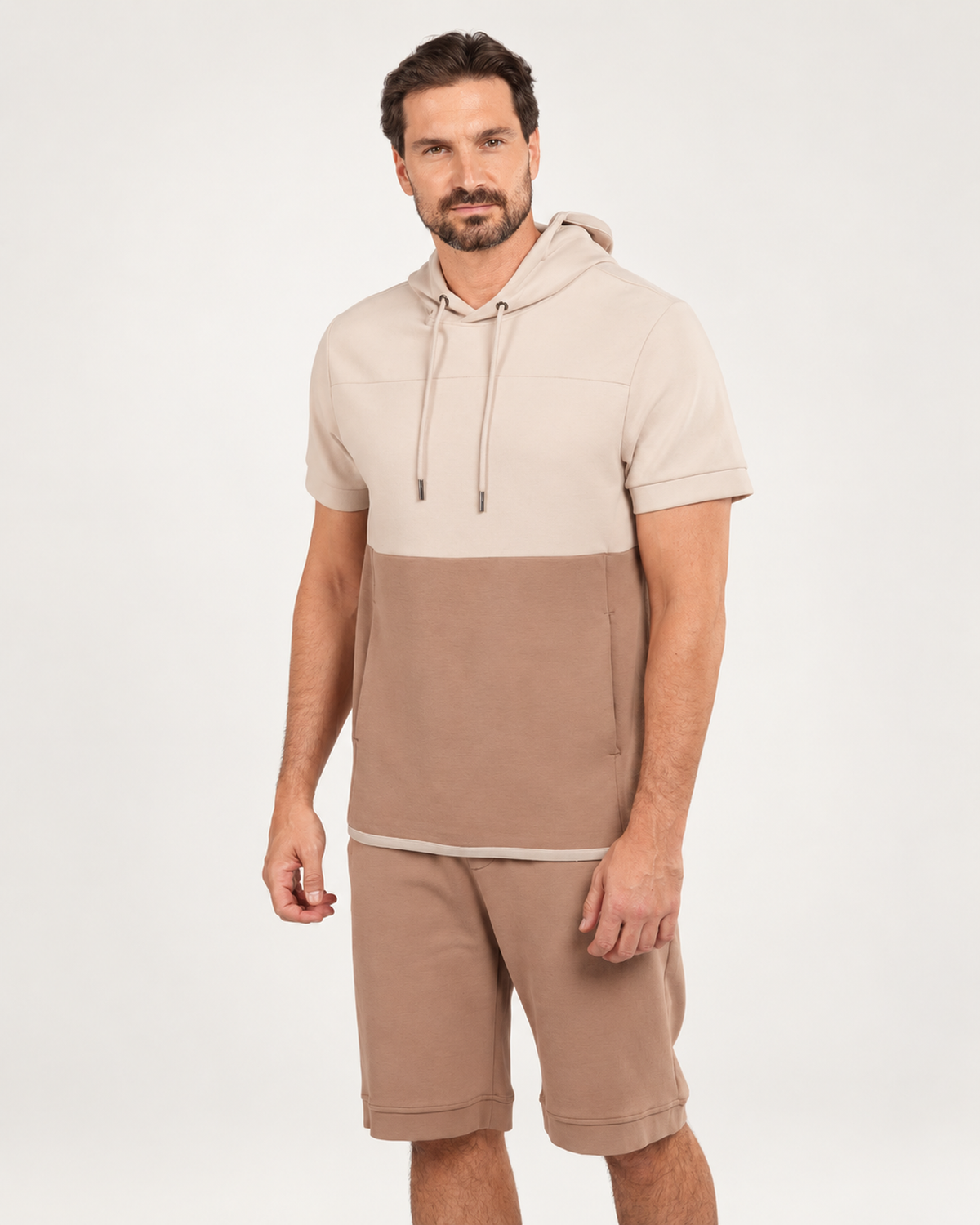 Zweifarbiger Trainingsanzug mit Kurzarm-Hoodie in Beige