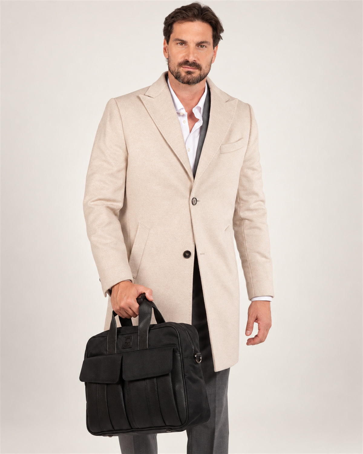 Elfenbeinfarbener italienischer Wollmantel mit Tailored Fit