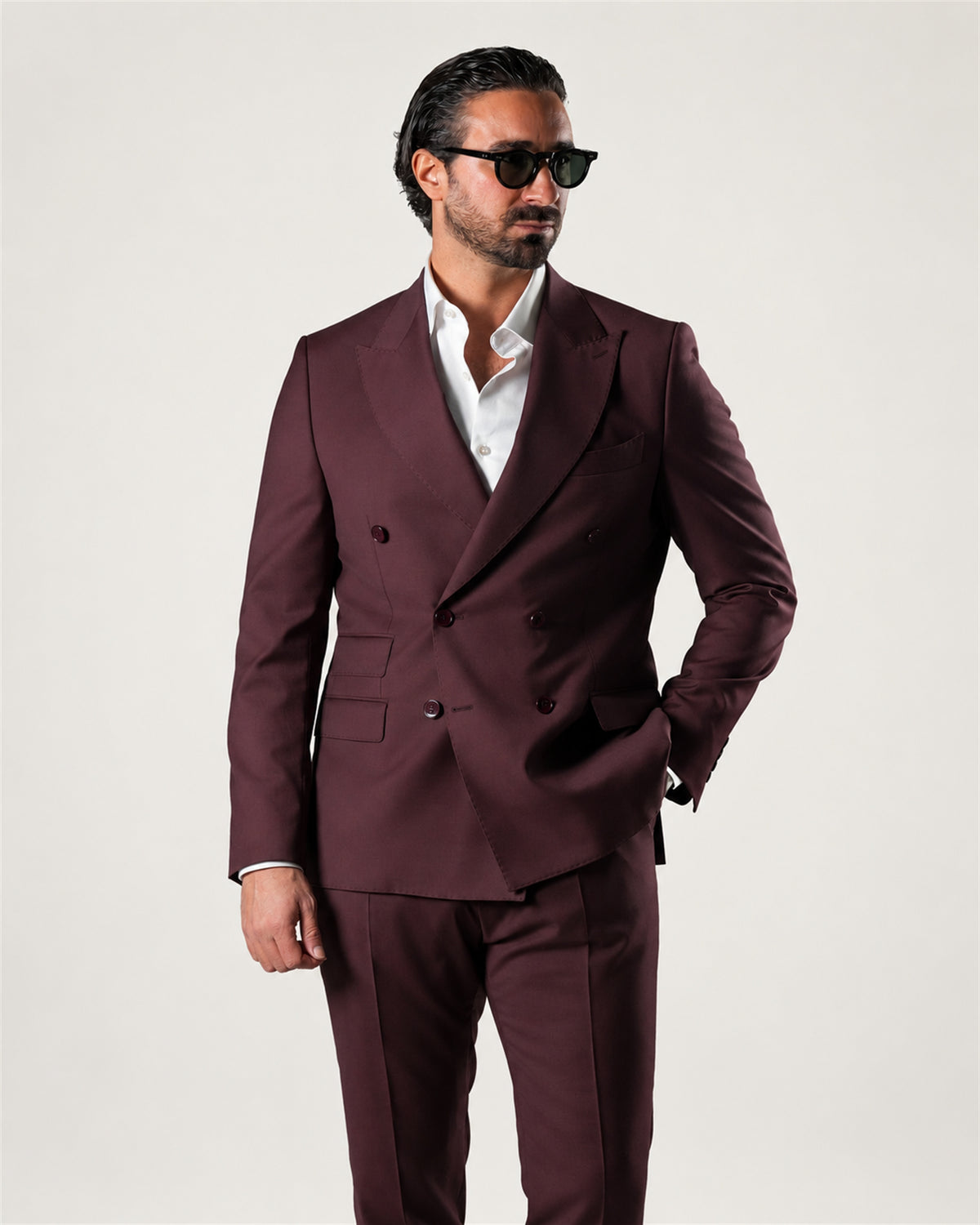 Bordeaux-colored slim-fit double-breasted suit in a wool blend