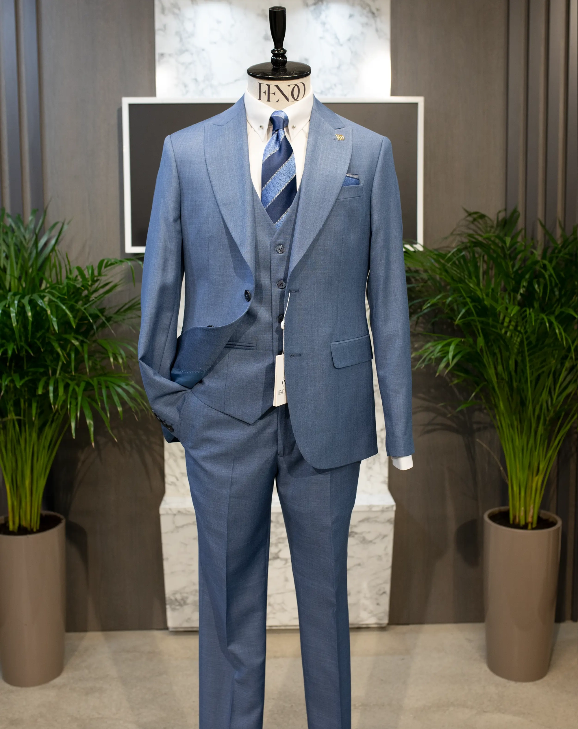 Gerona hellblauer einreihiger Anzug