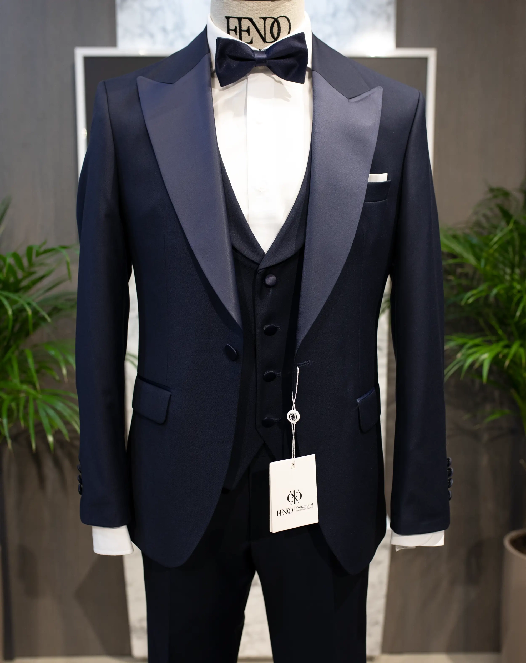 Huesca dark blue tuxedo suit