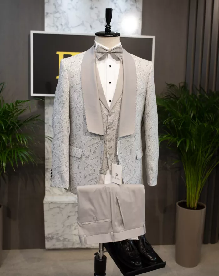 Gray tuxedo suit from Plasencia