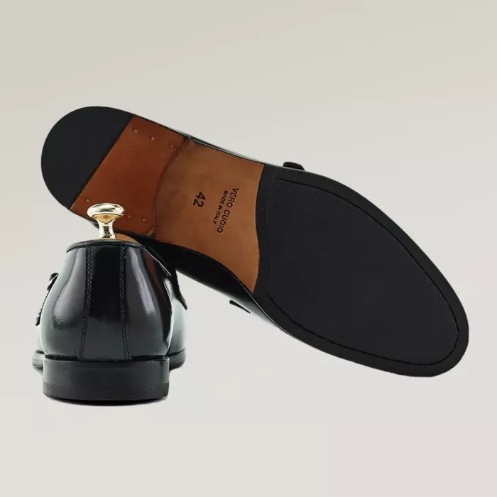 Black leather shoe with double monk strap